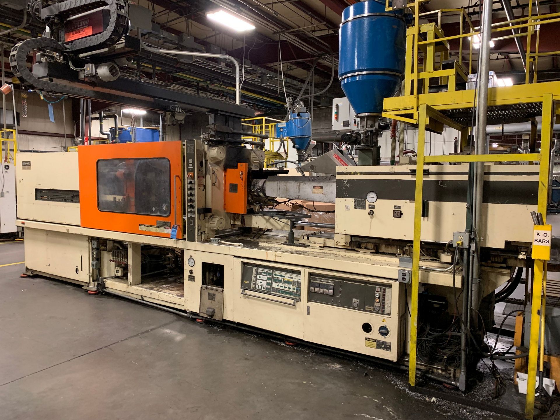 390 TON X 48 OZ. TOSHIBA MODEL IGS390-27-A HYDRAULIC CLAMP PLASTIC INJECTION MOLDING MACHINE; S/N