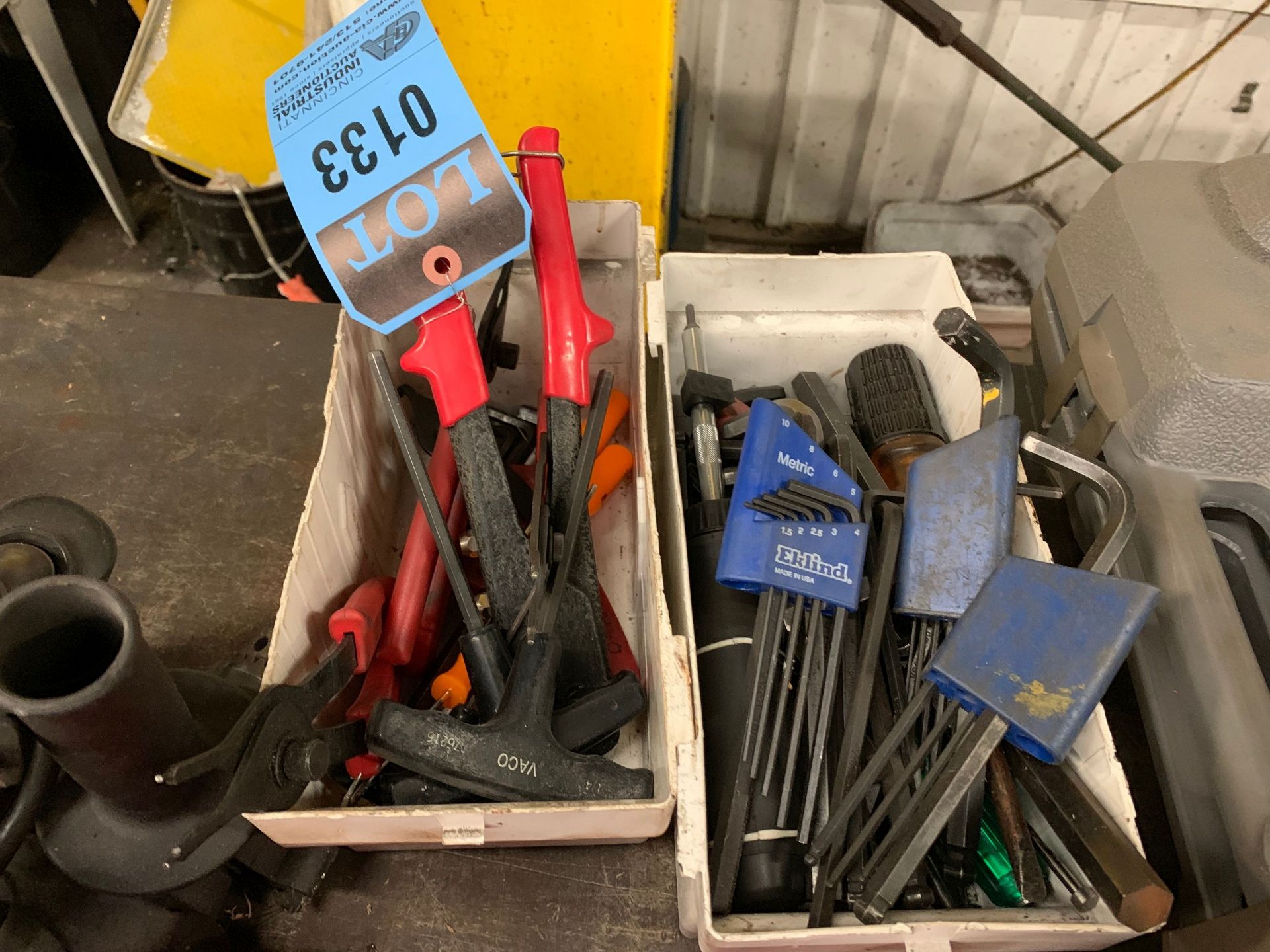 (LOT) MISC. HAND TOOLS INCLUDING ALLEN WRENCHES, SCREWDRIVERS