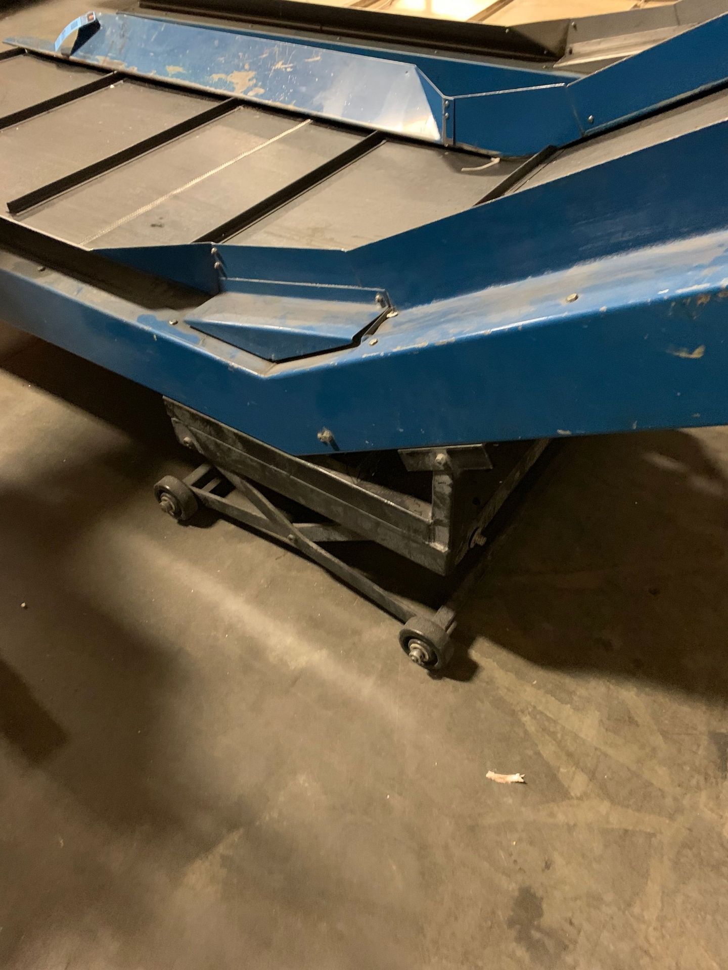 30" WIDE X 11' LONG LAROS INCLINE TO HORIZONTAL CLEATED POWER CONVEYOR; S/N E5252514 - Image 3 of 4