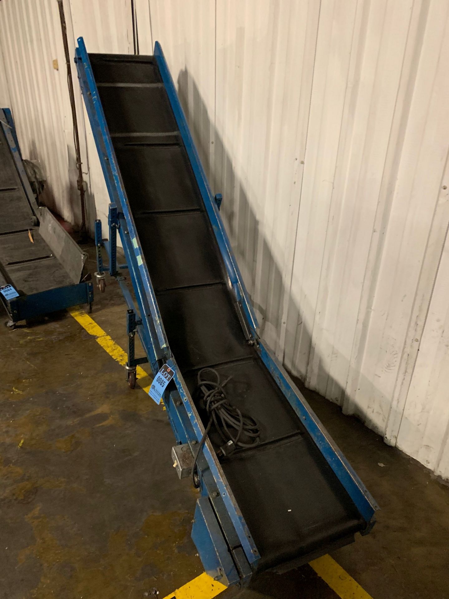 16.5" X 10' POWERED HORIZONTAL TO INCLINE CLEATED BELT CONVEYOR