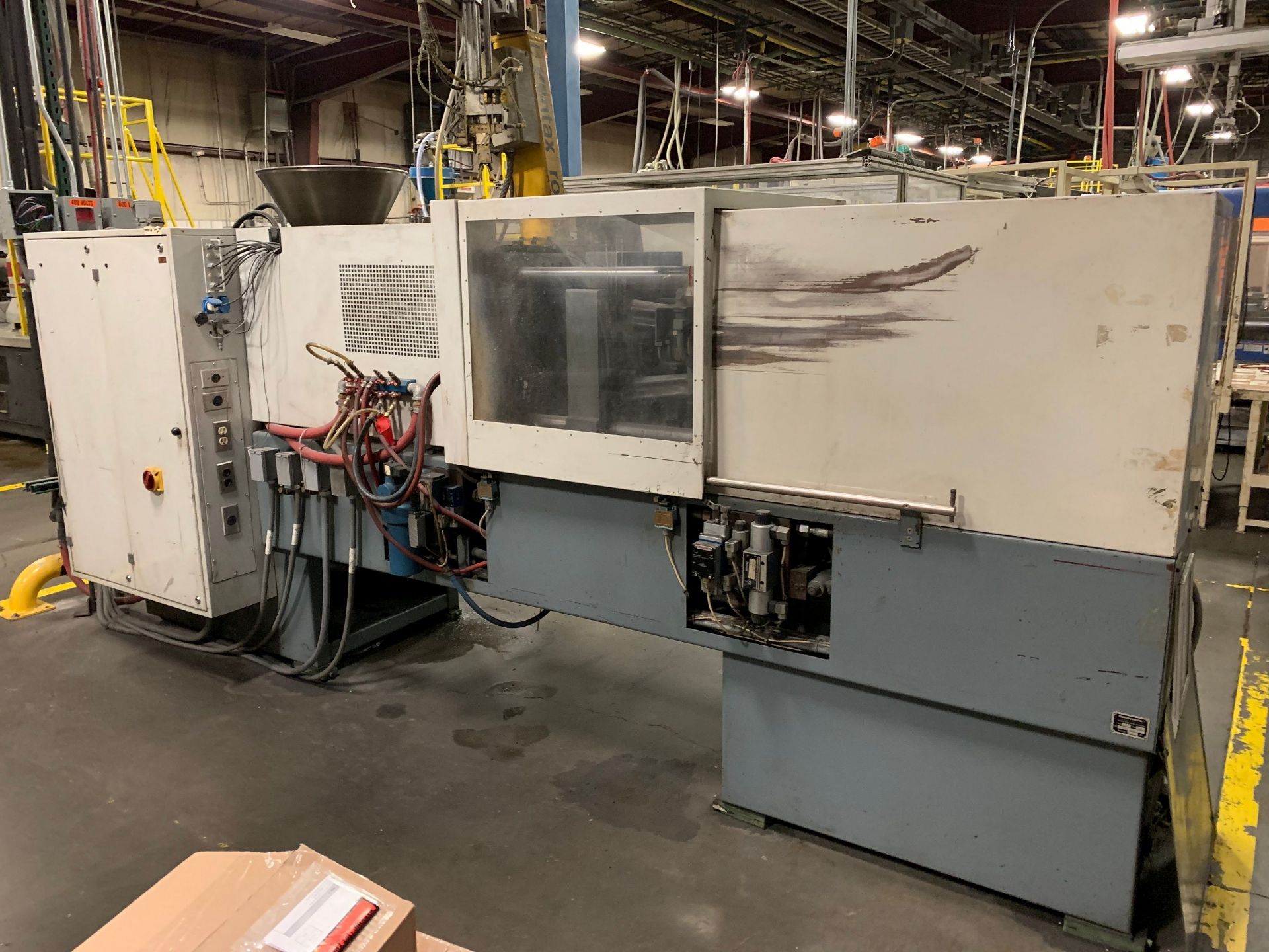 88 TON BATTENFIELD MODEL BA800CNC HYDRAULIC CLAMP PLASTIC INJECTION MOLDING MACHINE; S/N - Image 9 of 12