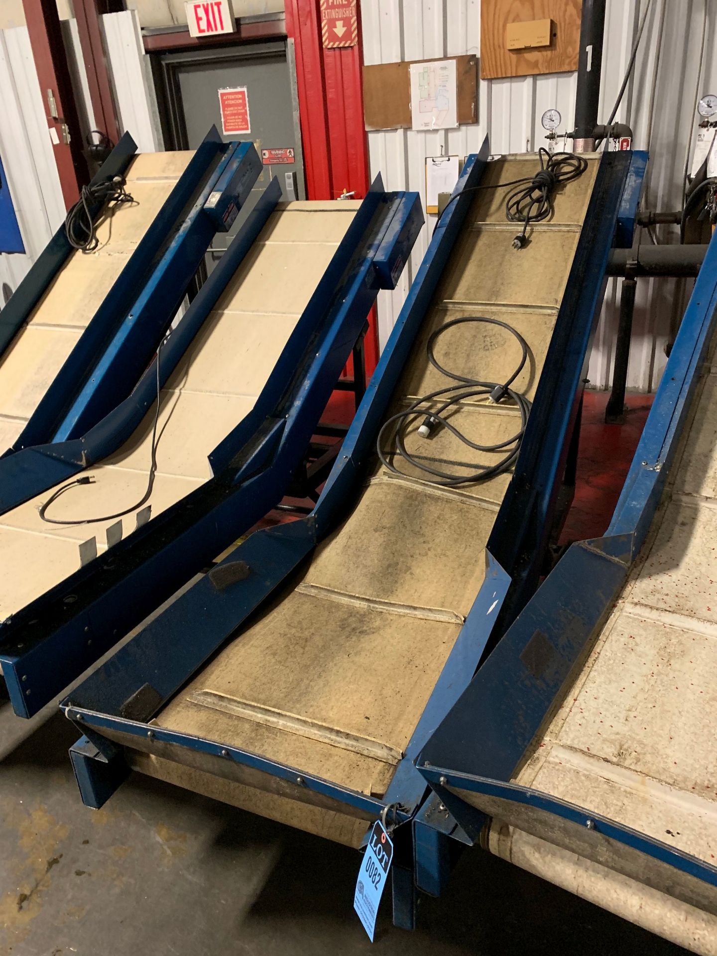 20" WIDE X 10' LONG LAROS HORIZONTAL TO INCLINED CLEATED BELT CONVEYOR; S/N E5251713-076012 - Image 2 of 4