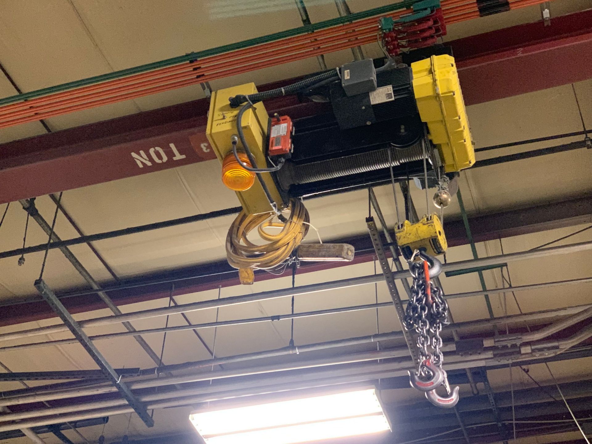 3 TON X 120' LONG MONORAIL CRANE SYSTEM W/ 3 TON R&M SPACEMASTER ELECTRIC WIRELESS PENDANT CONTROL - Image 4 of 6