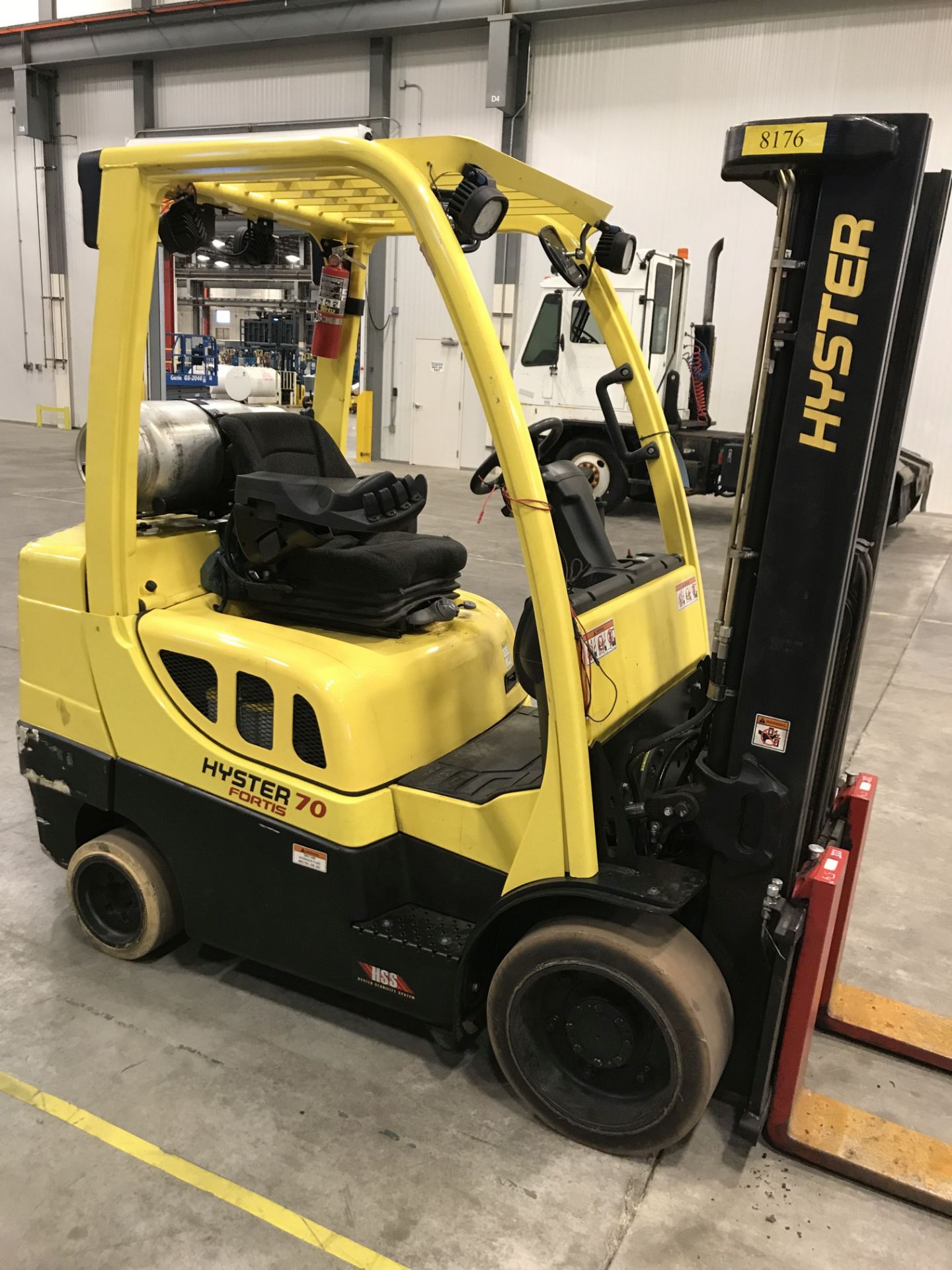 7,000 LB. HYSTER MODEL S70F LP GAS CUSHION TIRE LIFT TRUCK; S/N H187V02306N, - Image 3 of 6