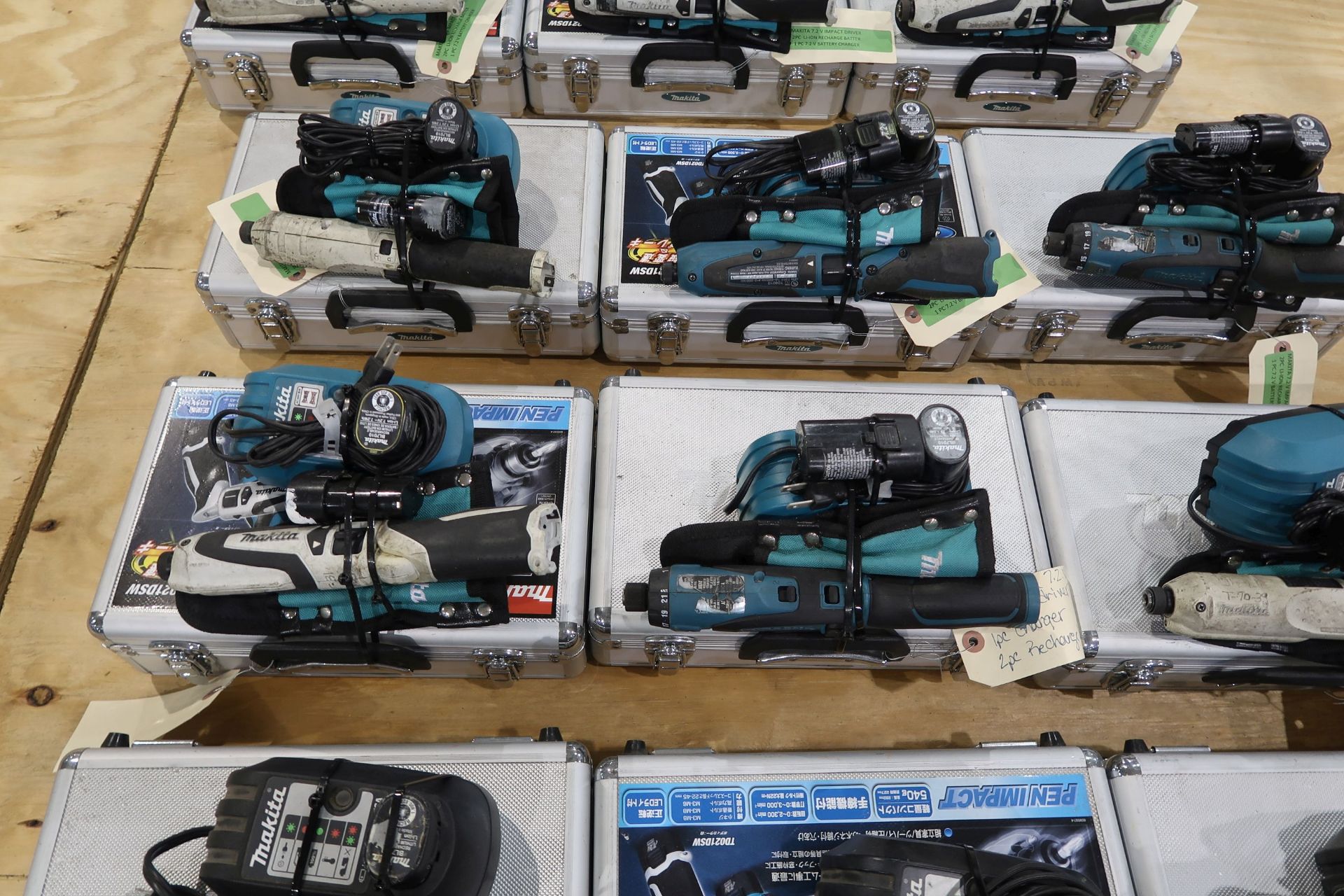 MAKITA MISCELLANEOUS 7.2 VOLT CORDLESS IMPACT DRIVERS WITH CHARGERS - Image 2 of 2