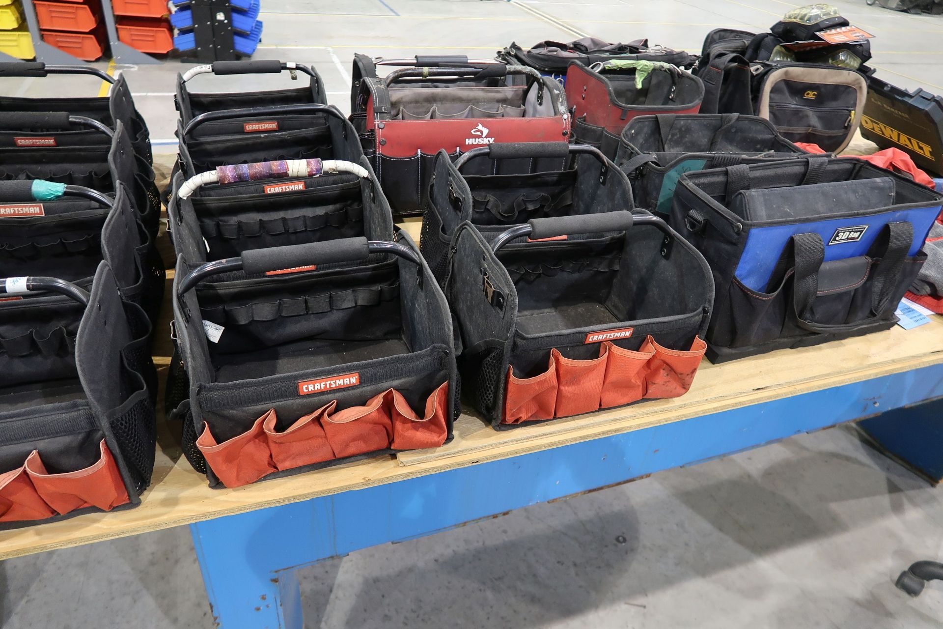 MISCELLANEOUS MFG HAND CARRY TOOL BAGS - Image 4 of 4