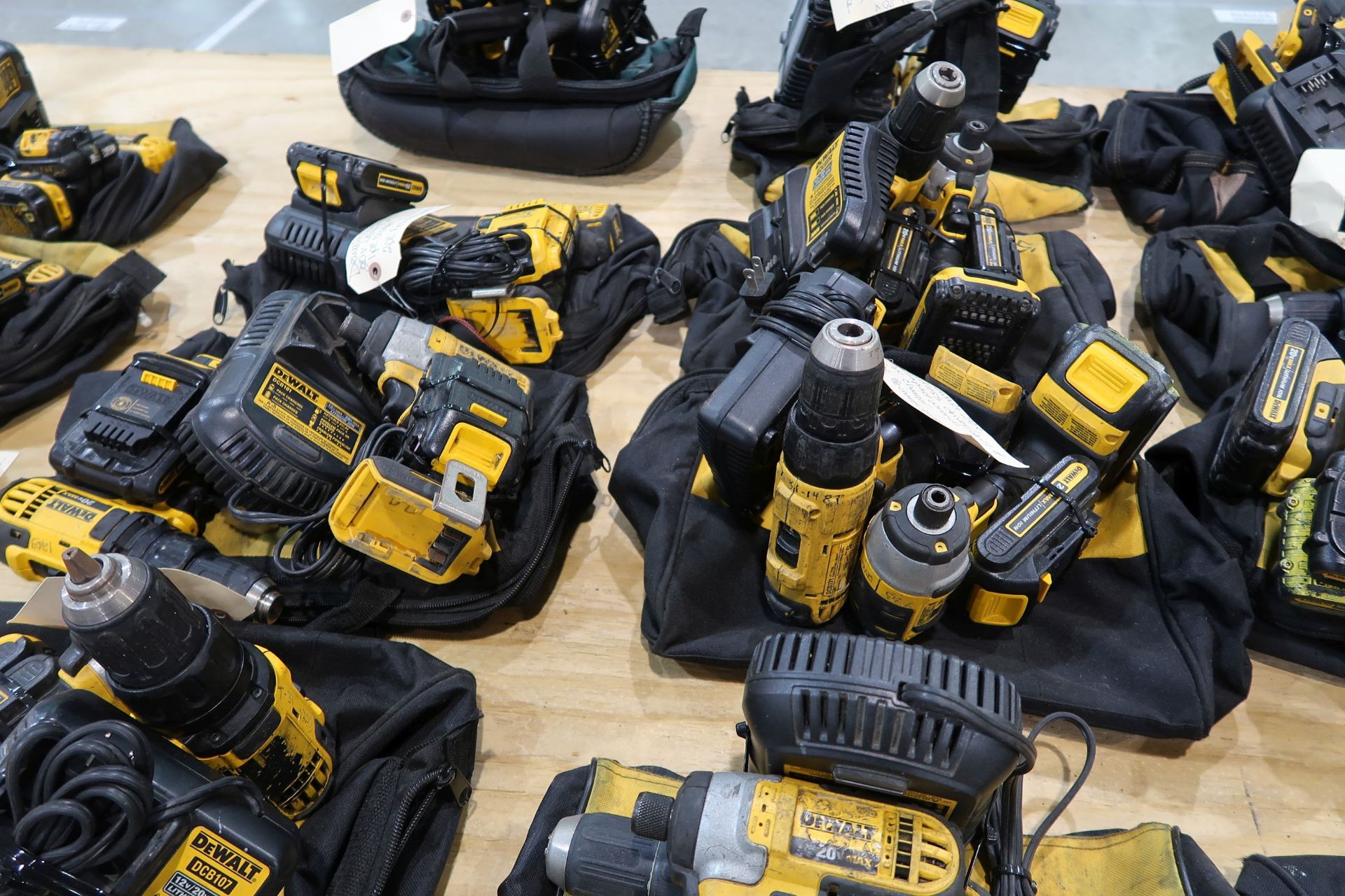 DEWALT 20 VOLT CORDLESS SCREWDRIVERS AND DRILL DRIVERS WITH CHARGERS - Image 3 of 3