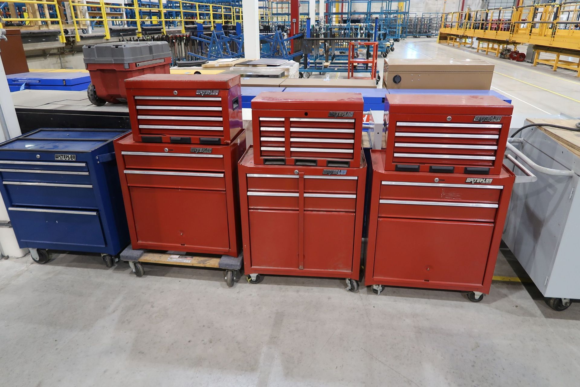 MISCELLANEOUS SIZE INDUSTRIAL MULTI-DRAWER ROLLER CARTS - Image 3 of 4