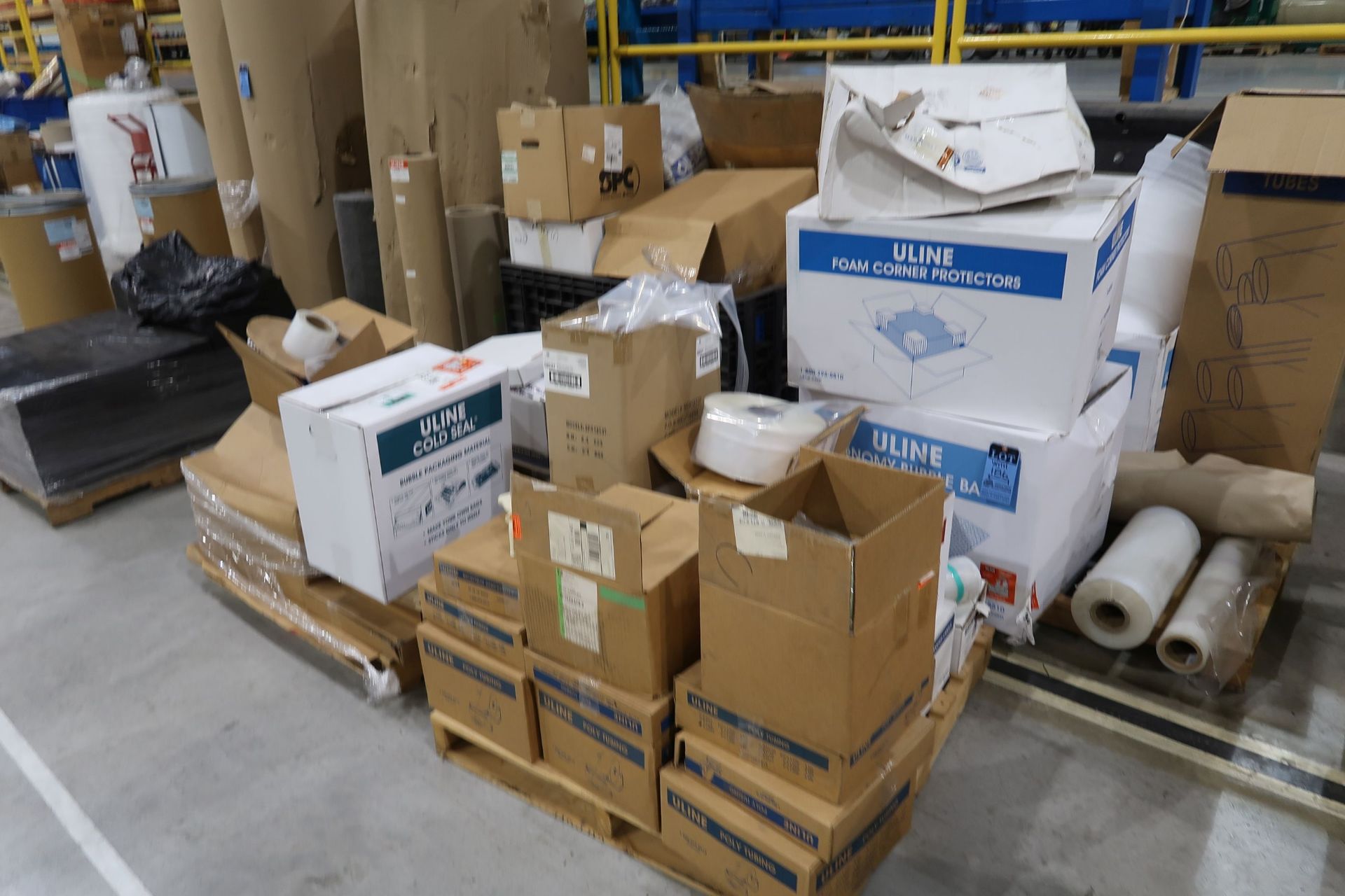 (LOT) LARGE ASSORTMENT SHIPPING MATERIAL - Image 5 of 5