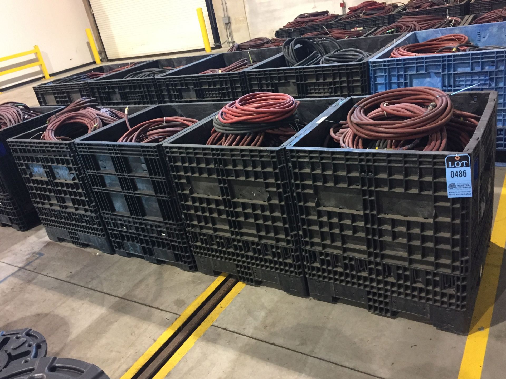(LOT) MISCELLANEOUS AIR HOSE WITH (4) COLLAPSIBLE TOTES - Image 2 of 4