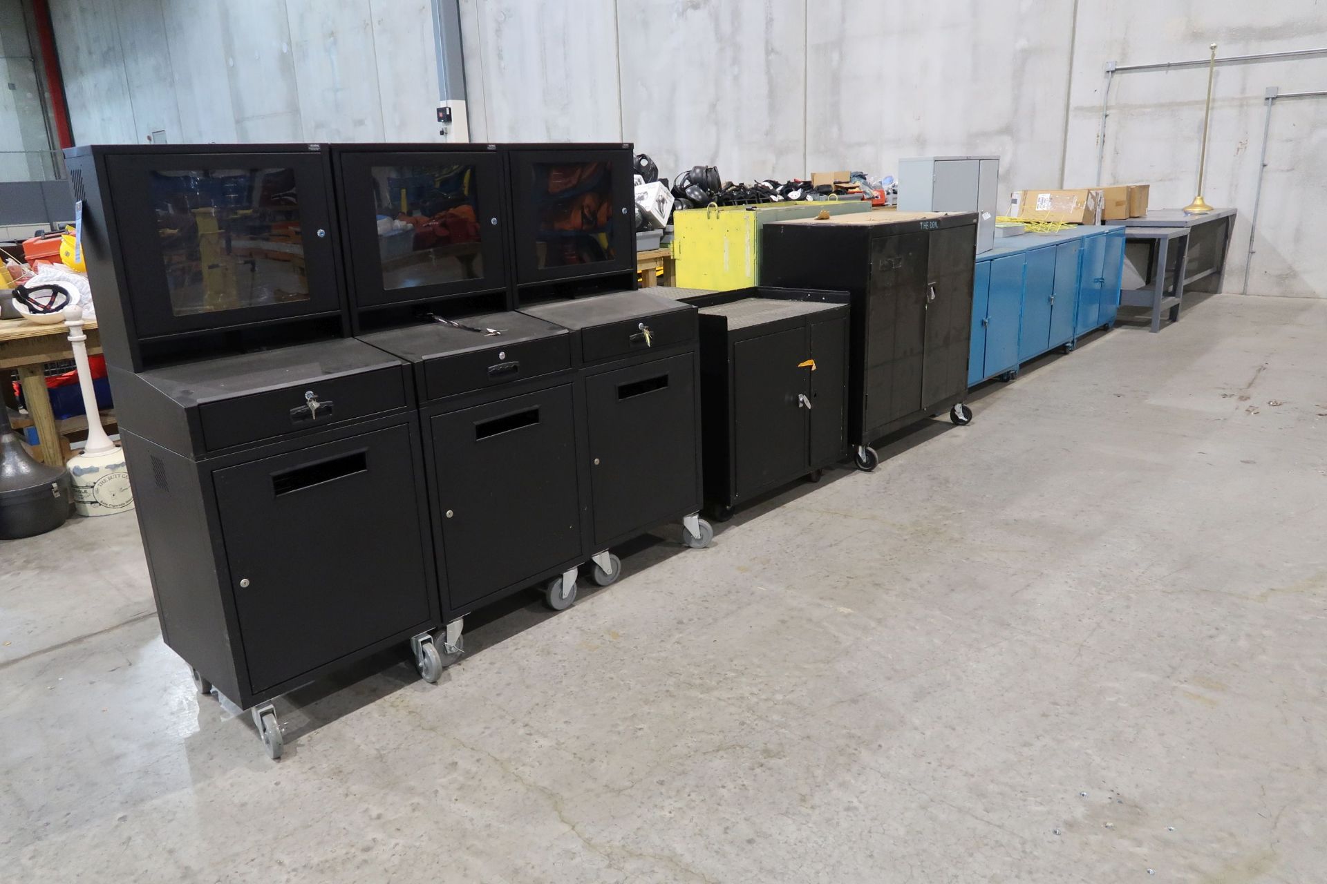 (LOT) MISC. STORAGE CABINETS & BENCHES