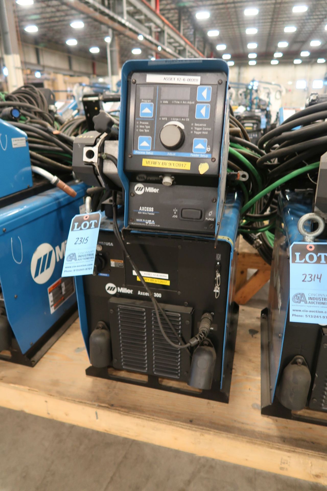 300 AMP MILLER AXCESS 300 MIG WELDER WITH MILLER AXCESS 40V WIRE FEEDER; FA 40003-21