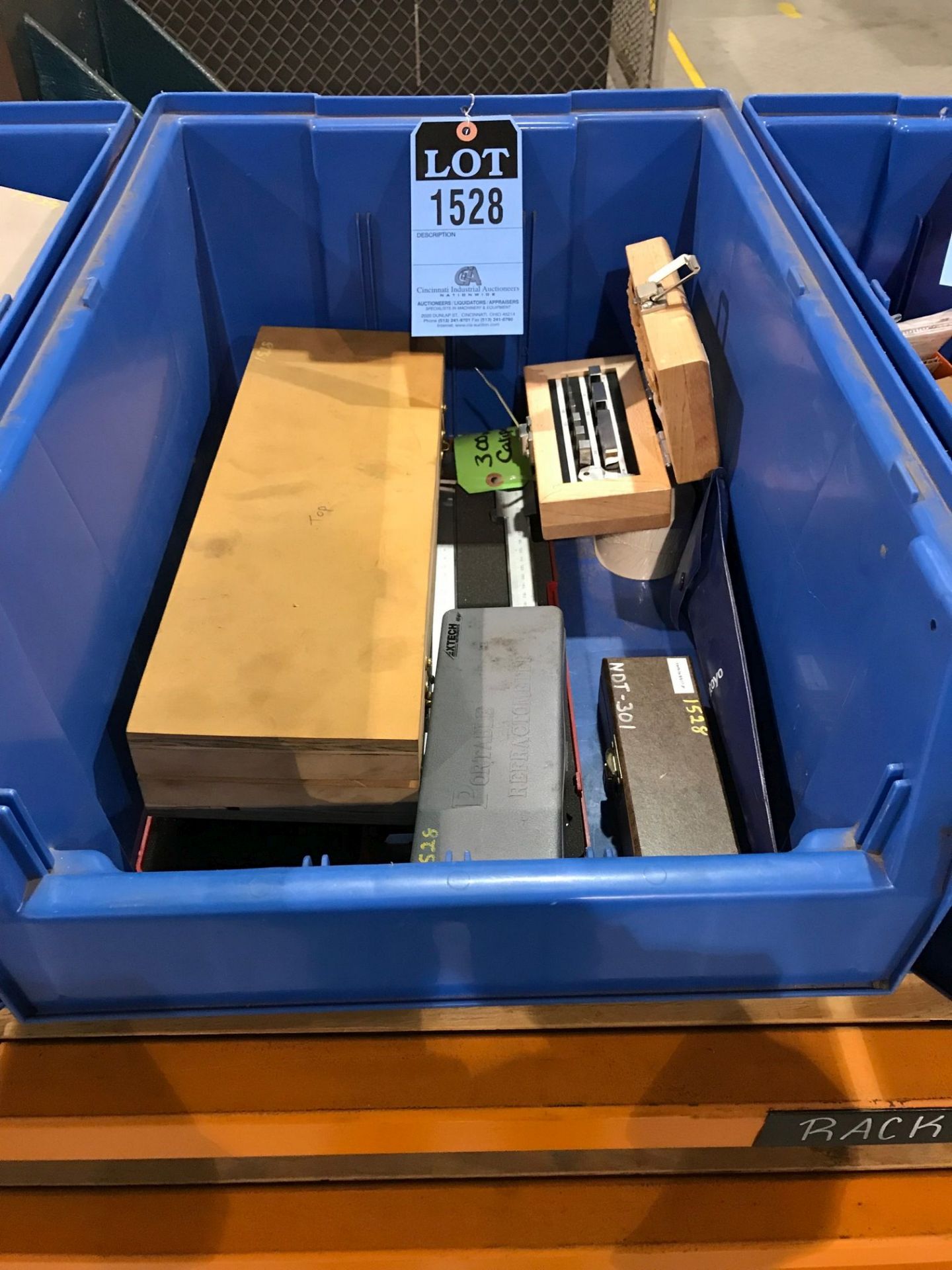 (LOT) CONTAINER OF ASSORTED INSPECTION ITEMS; DIAL TYPE CALIPERS