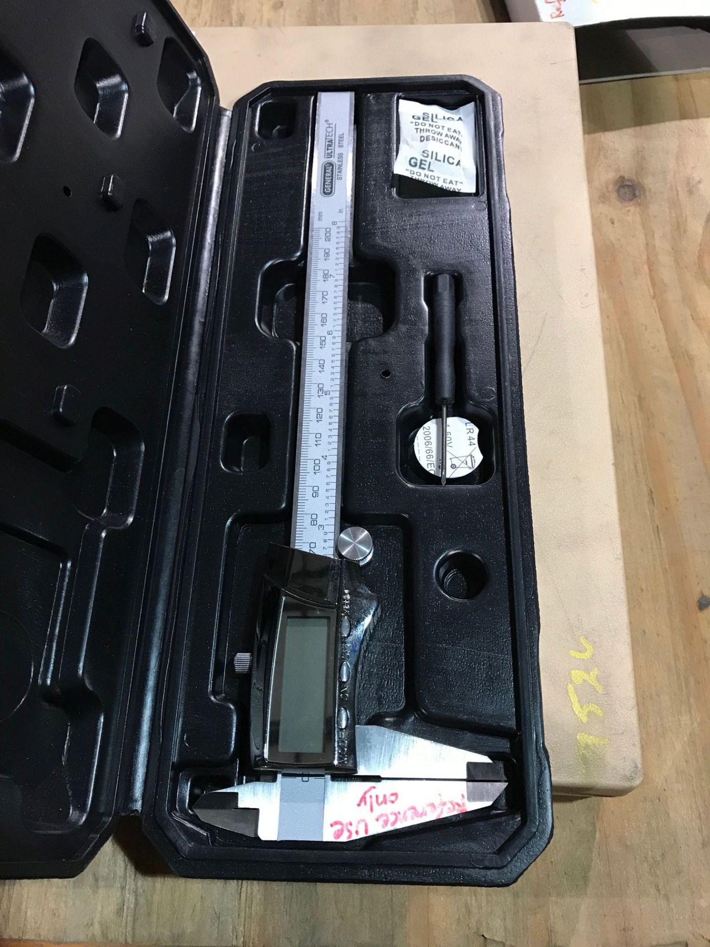 (LOT) CONTAINER OF ASSORTED INSPECTION ITEMS; (11) 12" MITUTOYO DIGITAL CALIPERS, FOWLER CALIPER, ( - Image 3 of 11