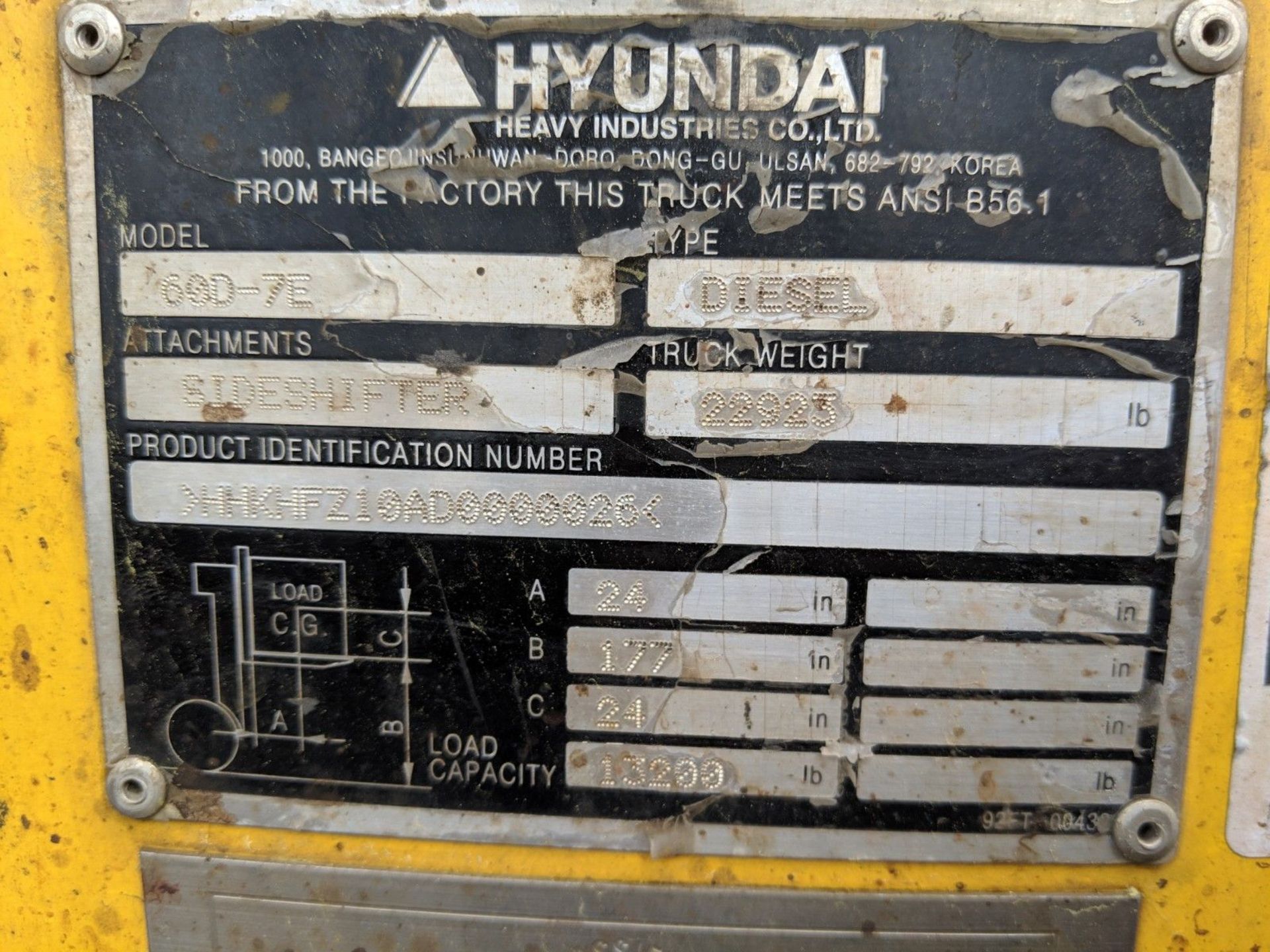 2013 / 14,000 LB. HYUNDAI MODEL 600-D-70E PNEUMATIC TIRE DIESEL POWER LIFT TRUCK, SIDE SHIFT, - Image 9 of 14