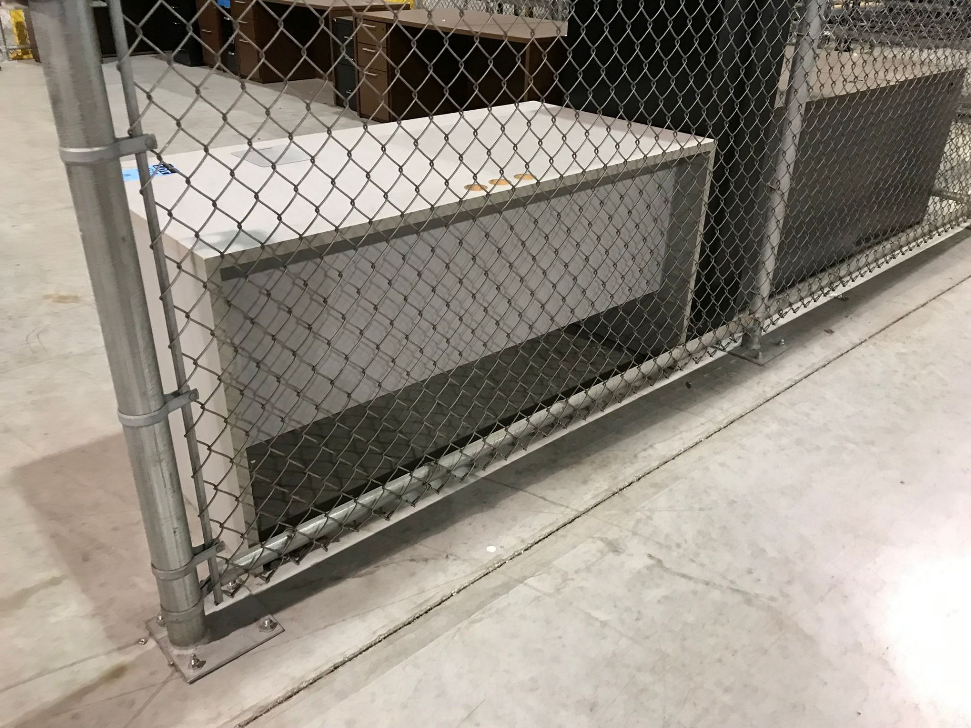 25' X 37' X 8' HIGH CHAIN LINK TYPE CRIB ENCLOSURE WITH 8' SLIDING GATE - Image 5 of 5