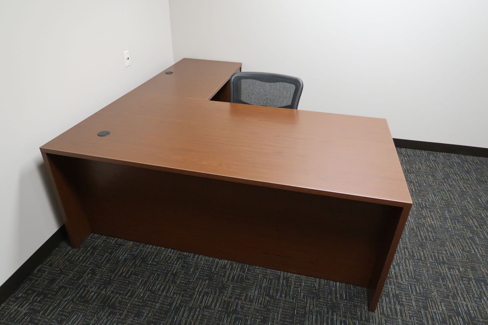 (LOT) CONTENTS OFFICE; DESK, CHAIR, 4-DRAWER LATERAL FILE CABINET, (2) BOOKCASES **NOTHING - Image 2 of 3