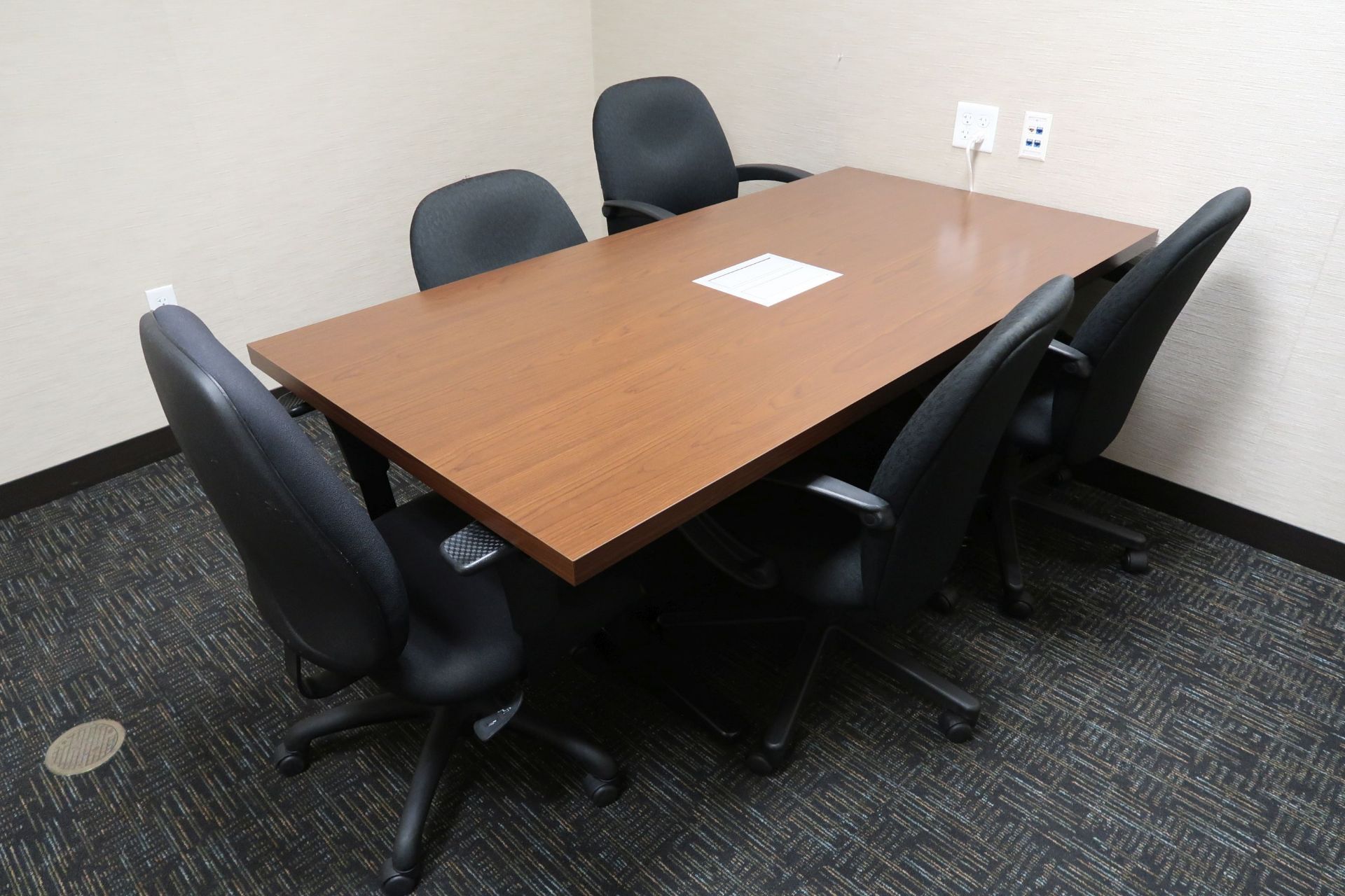 (LOT) CONTENTS OFFICE; TABLE AND (5) CHAIRS