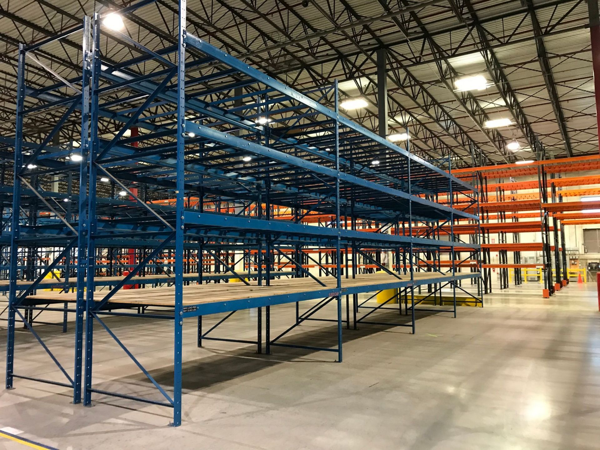 SECTIONS 144" X 60" X 192" BOLT TOGETHER TYPE ADJUSTABLE BEAM PALLET RACK WITH SHELF SUPPORTS ** - Image 4 of 4