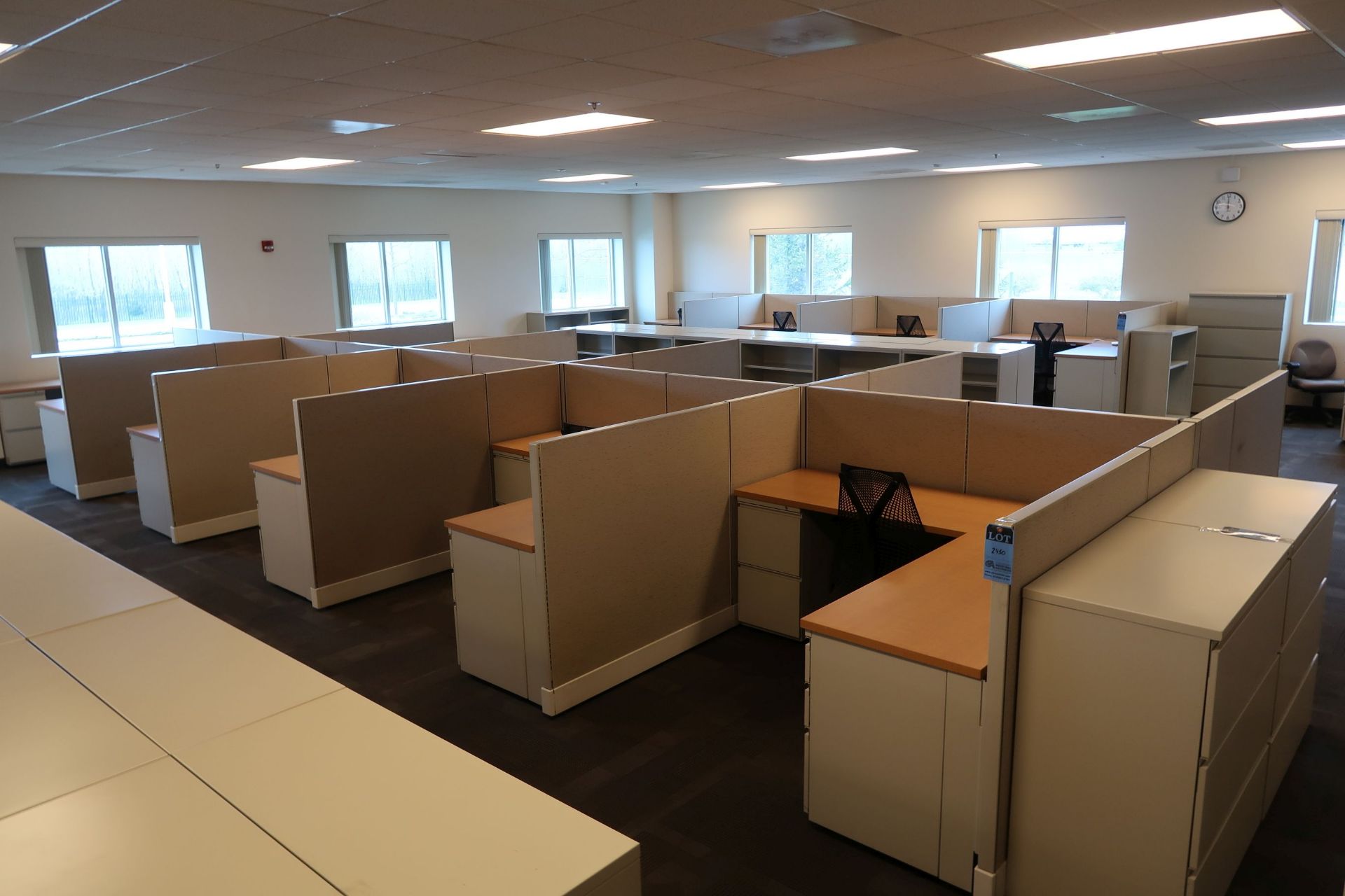 (LOT) 10-PERSON HERMAN MILLER CUBICLE SET 47" HIGH WALLS WITH CHAIRS