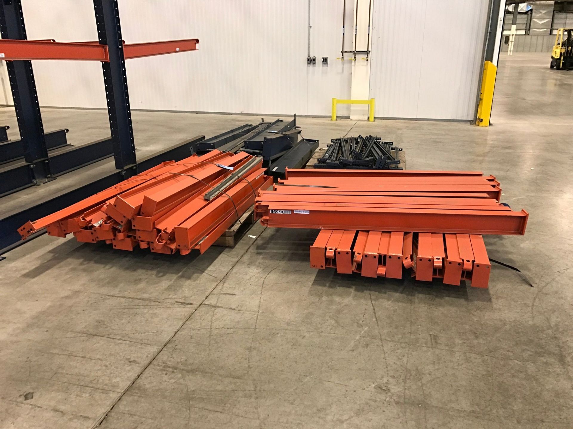 (LOT) (48) 72" ARMS, (12) 72" LEGS AND (20) 48" SUPPORTS FOR CANTILEVER RACK