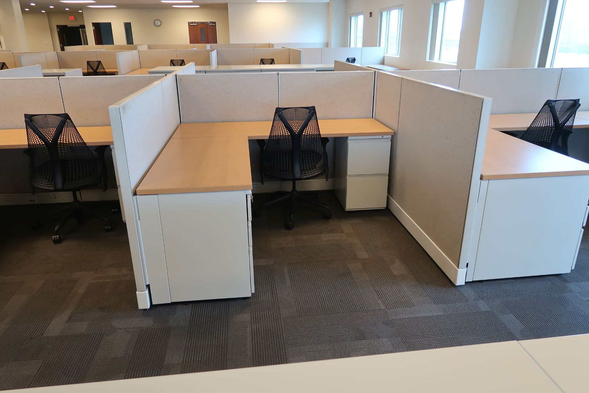 (LOT) 10-PERSON HERMAN MILLER CUBICLE SET 47" HIGH WALLS WITH CHAIRS - Image 10 of 11