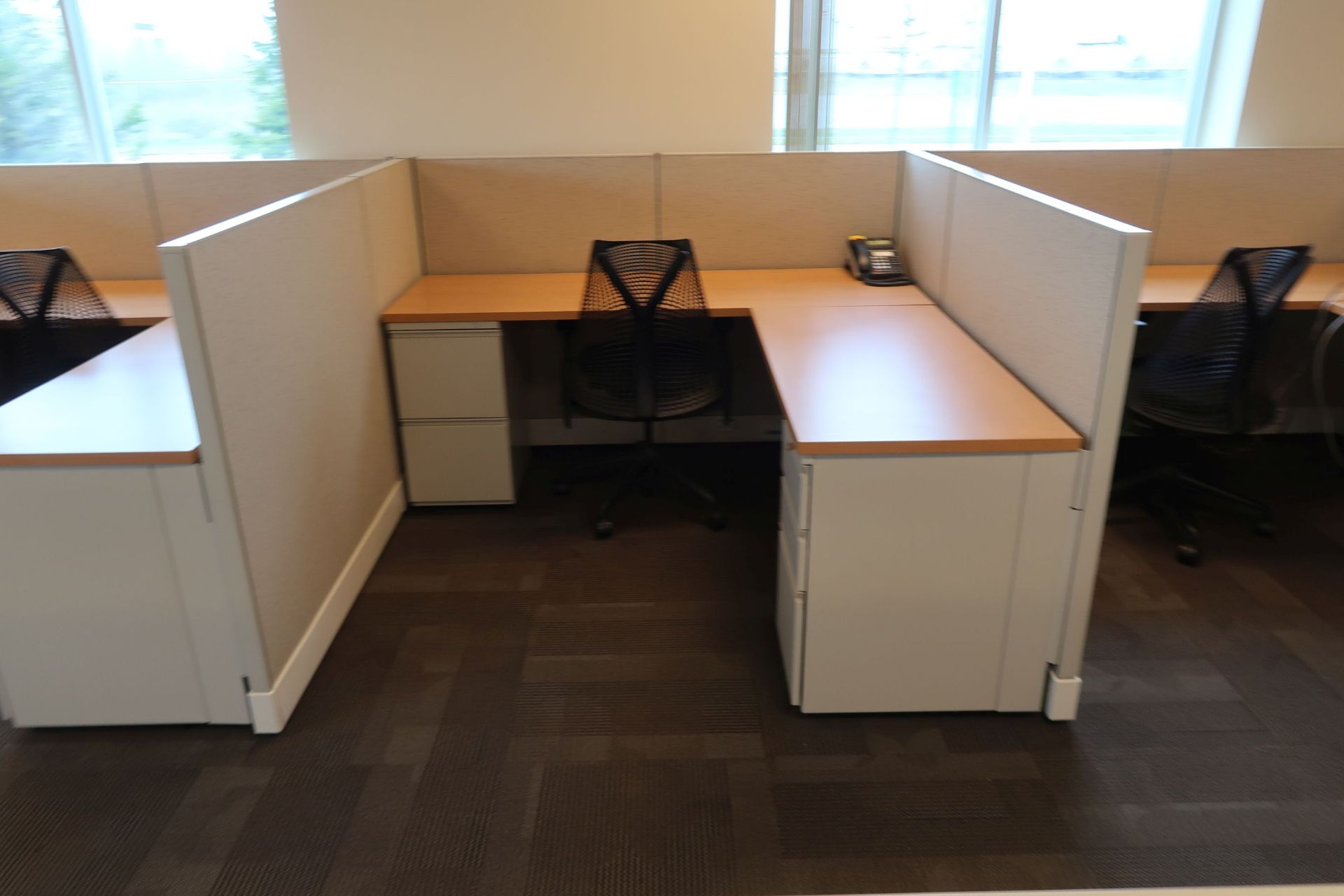 (LOT) 4-PERSON HERMAN MILLER CUBICLE SET 47" HIGH WALLS WITH CHAIRS - Image 3 of 5