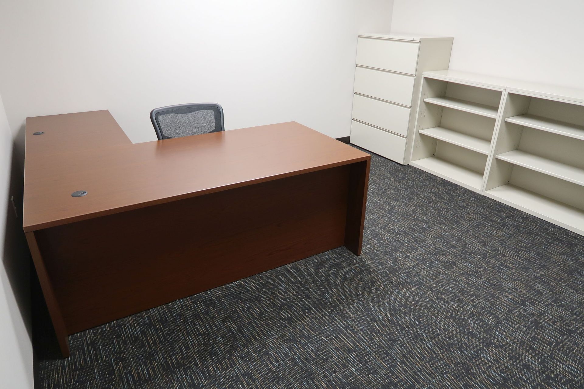 (LOT) CONTENTS OFFICE; DESK, CHAIR, 4-DRAWER LATERAL FILE CABINET, (2) BOOKCASES **NOTHING
