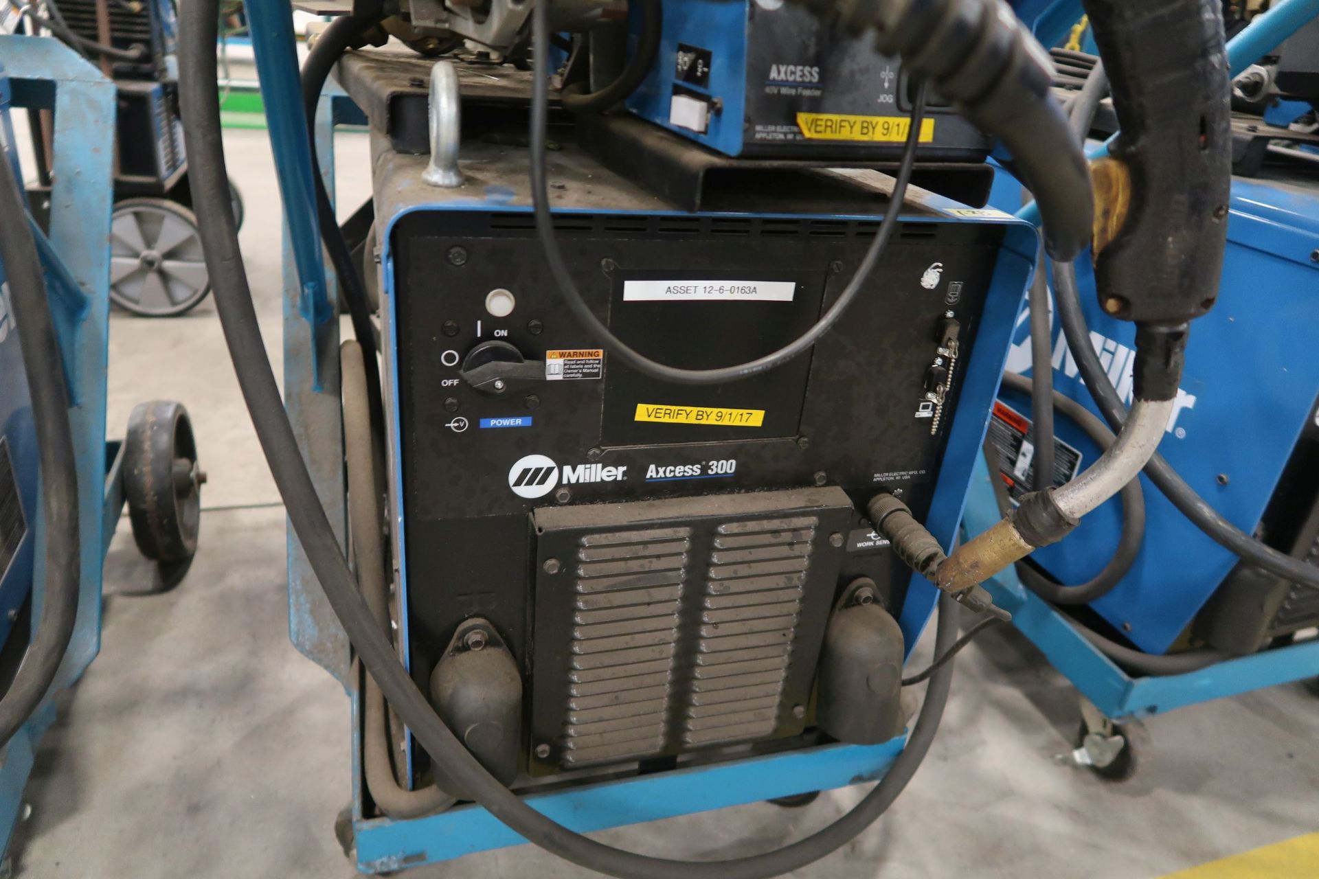 300 AMP MILLER AXCESS 300 MIG WELDER WITH MILLER AXCESS 40V WIRE FEEDER; FA 40040-01 - Image 2 of 3
