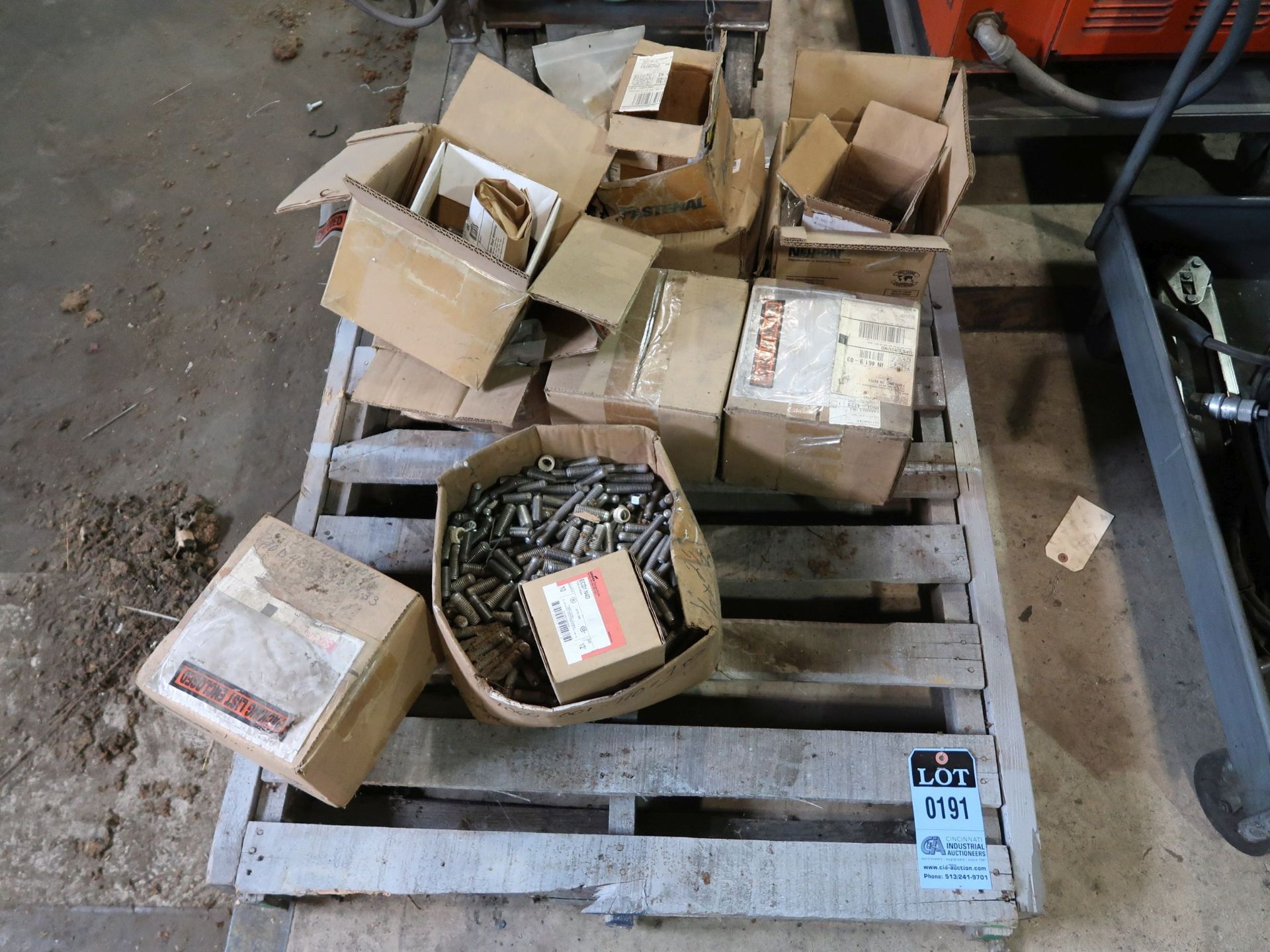 (LOT) STAINLESS STUDS (1-SKID)