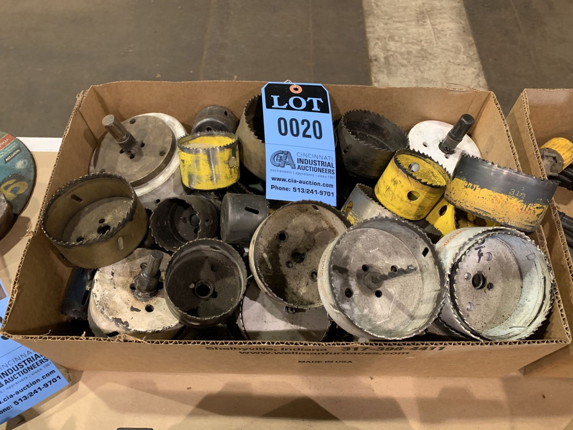 (LOT) HOLE SAWS OF VARIOUS SIZES