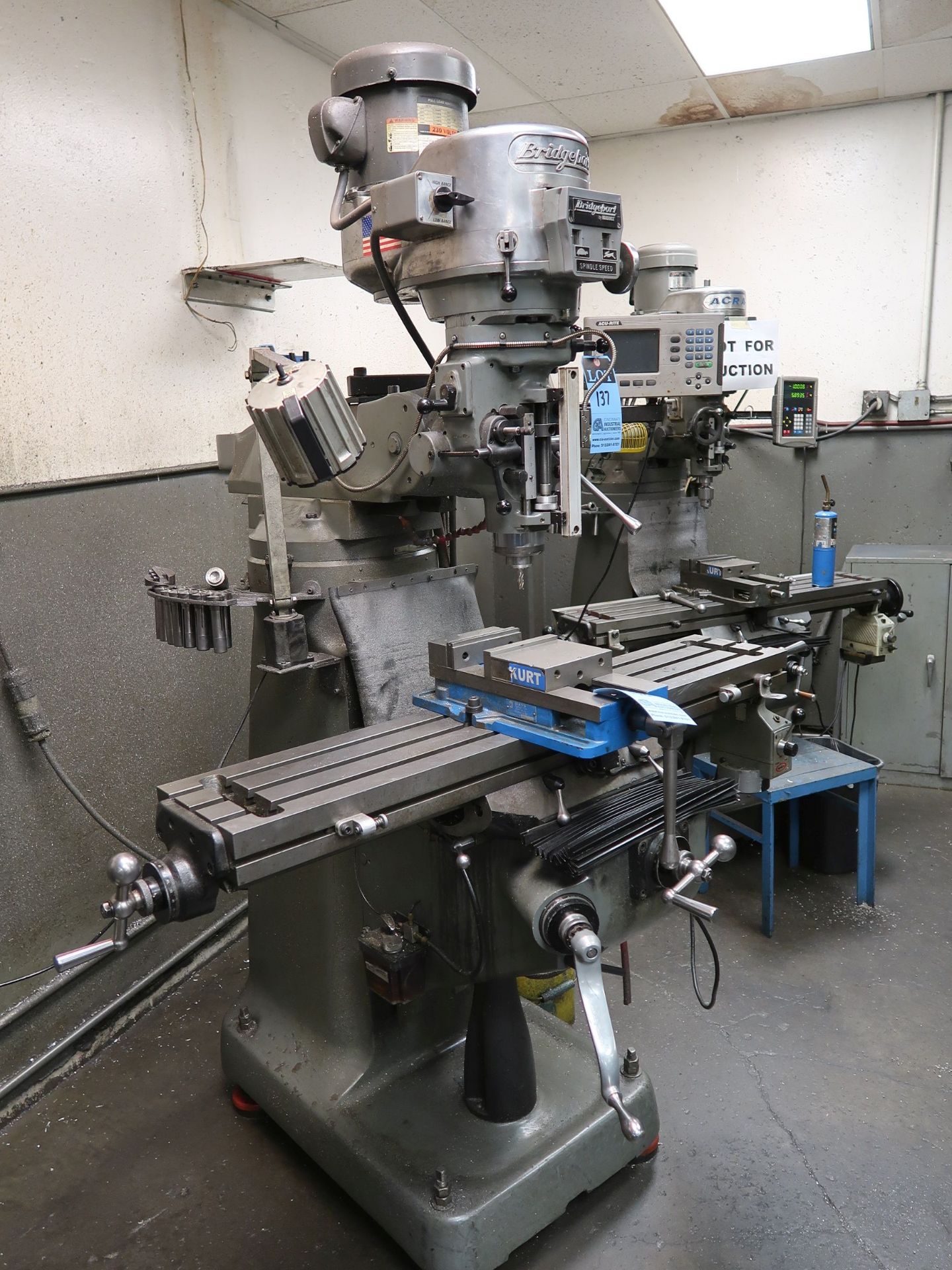 2 HP BRIDGEPORT VERTICAL MILLING MACHINE; S/N HDNG3171, SPINDLE SPEED 60-4,200 RPM, 9" X 42" POWER - Image 2 of 7