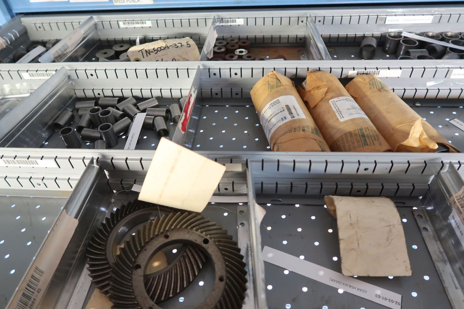 11-DRAWER LISTA CABINET WITH CONTENTS HARDWARE, CAMS, GEARS, TOOLING, COLLETS, PUMPS - Image 4 of 13