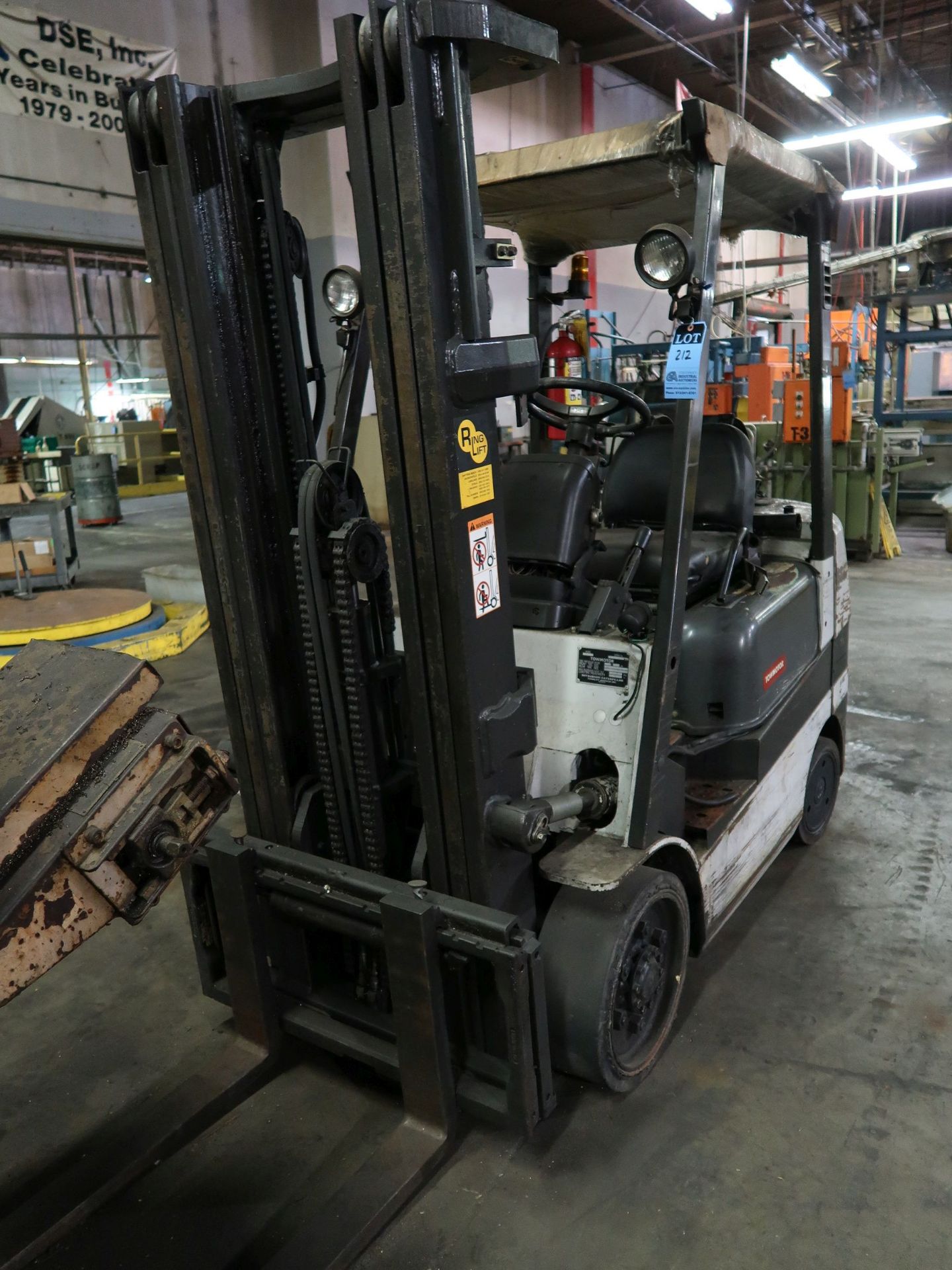 5,000 LB. TOW MOTOR MODEL TGC25 LP GAS SOLID TIRE LIFT TRUCK; S/N AXS2D00275, 3-STAGE MAST, 81" MAST