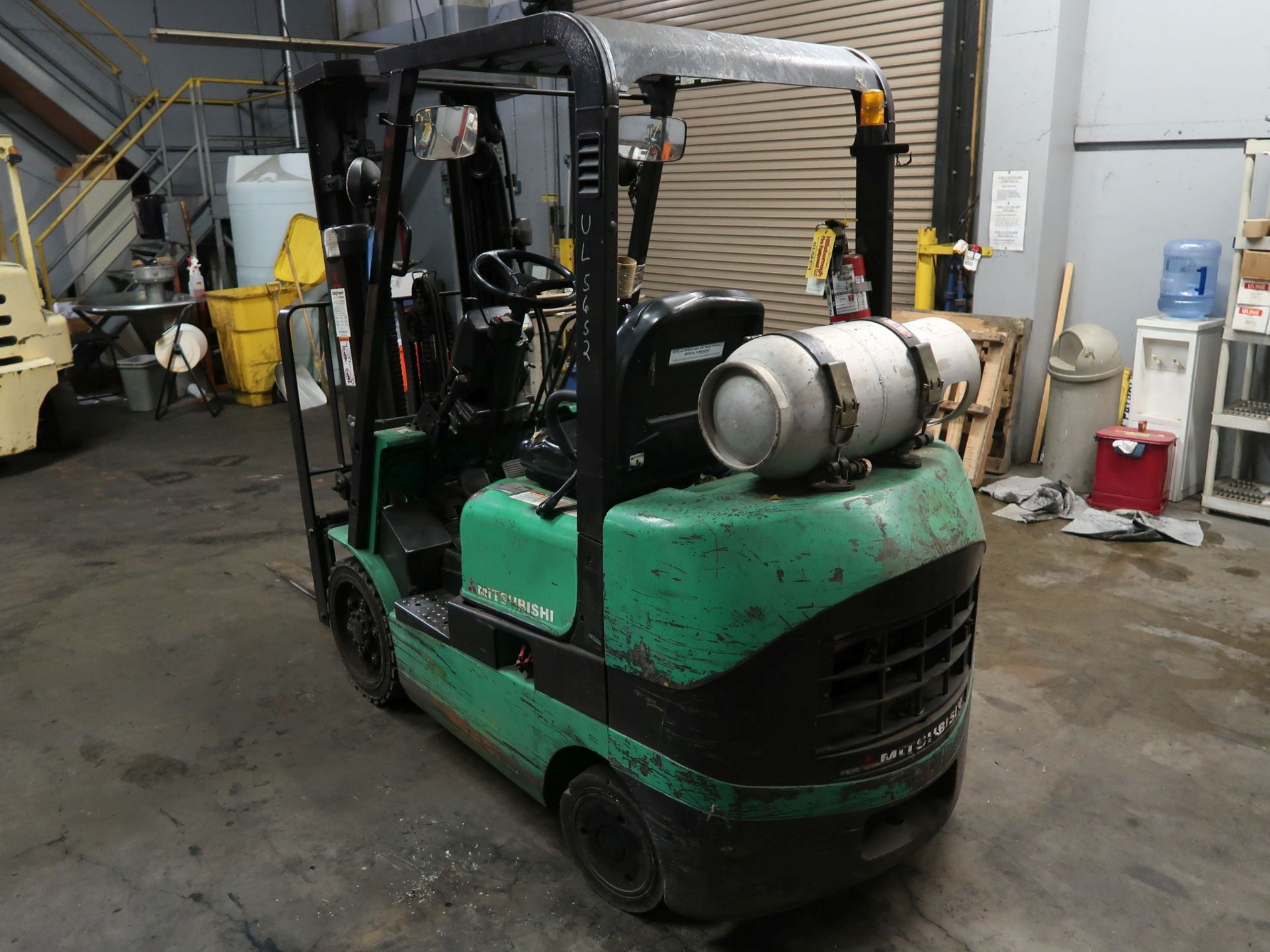 5,000 LB. MITSUBISHI MODEL FGC25K LP GAS SOLID TIRE LIFT TRUCK; S/N AF82090263, 3-STAGE MAST, 81" - Image 7 of 11