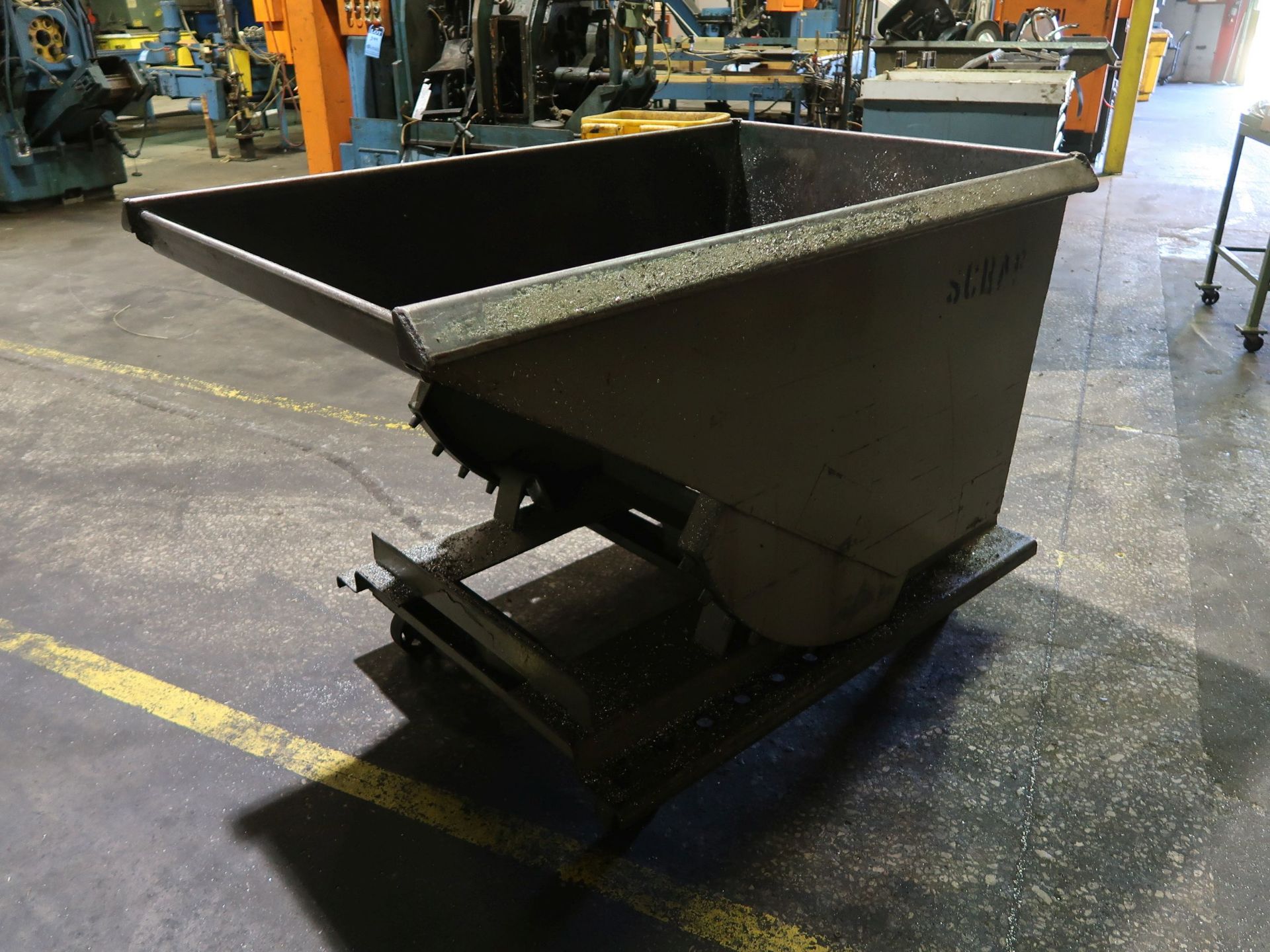 1 YARD PORTABLE DUMP HOPPER