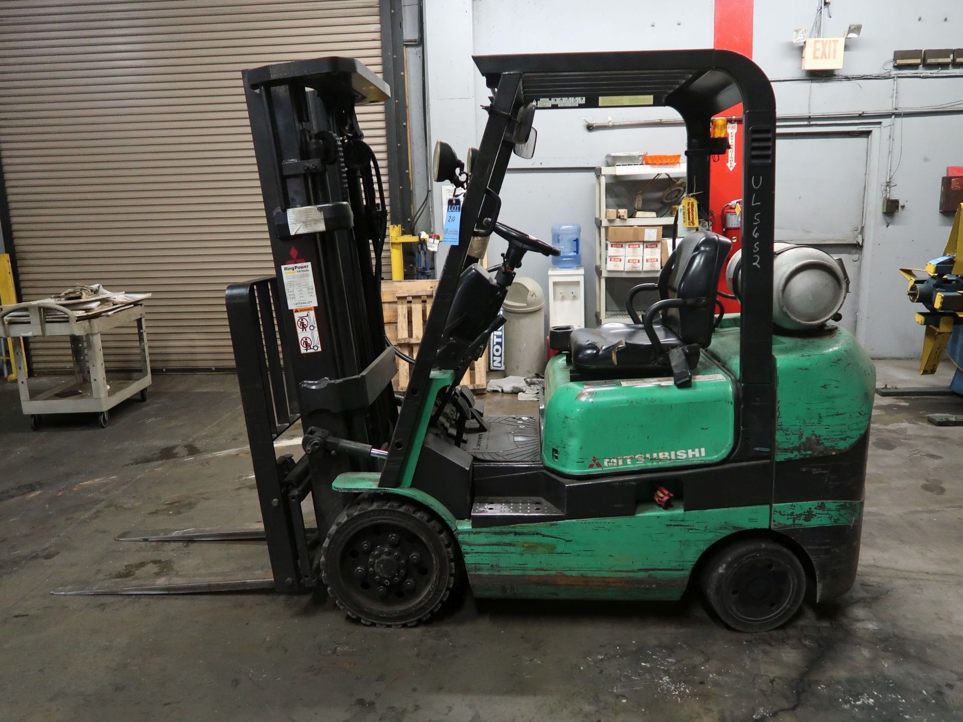 5,000 LB. MITSUBISHI MODEL FGC25K LP GAS SOLID TIRE LIFT TRUCK; S/N AF82090263, 3-STAGE MAST, 81" - Image 8 of 11