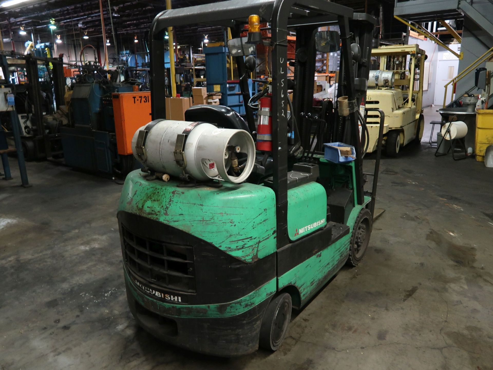 5,000 LB. MITSUBISHI MODEL FGC25K LP GAS SOLID TIRE LIFT TRUCK; S/N AF82090263, 3-STAGE MAST, 81" - Image 5 of 11