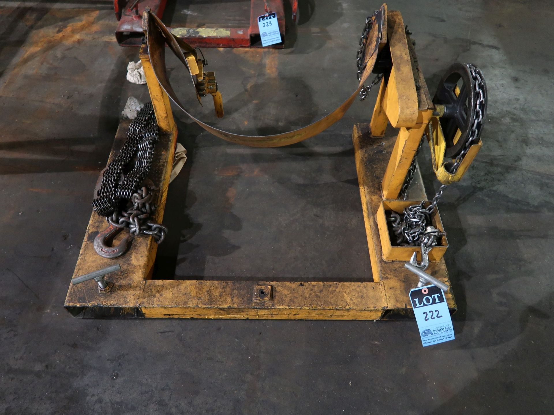 LIFT TRUCK TYPE BARREL HOIST