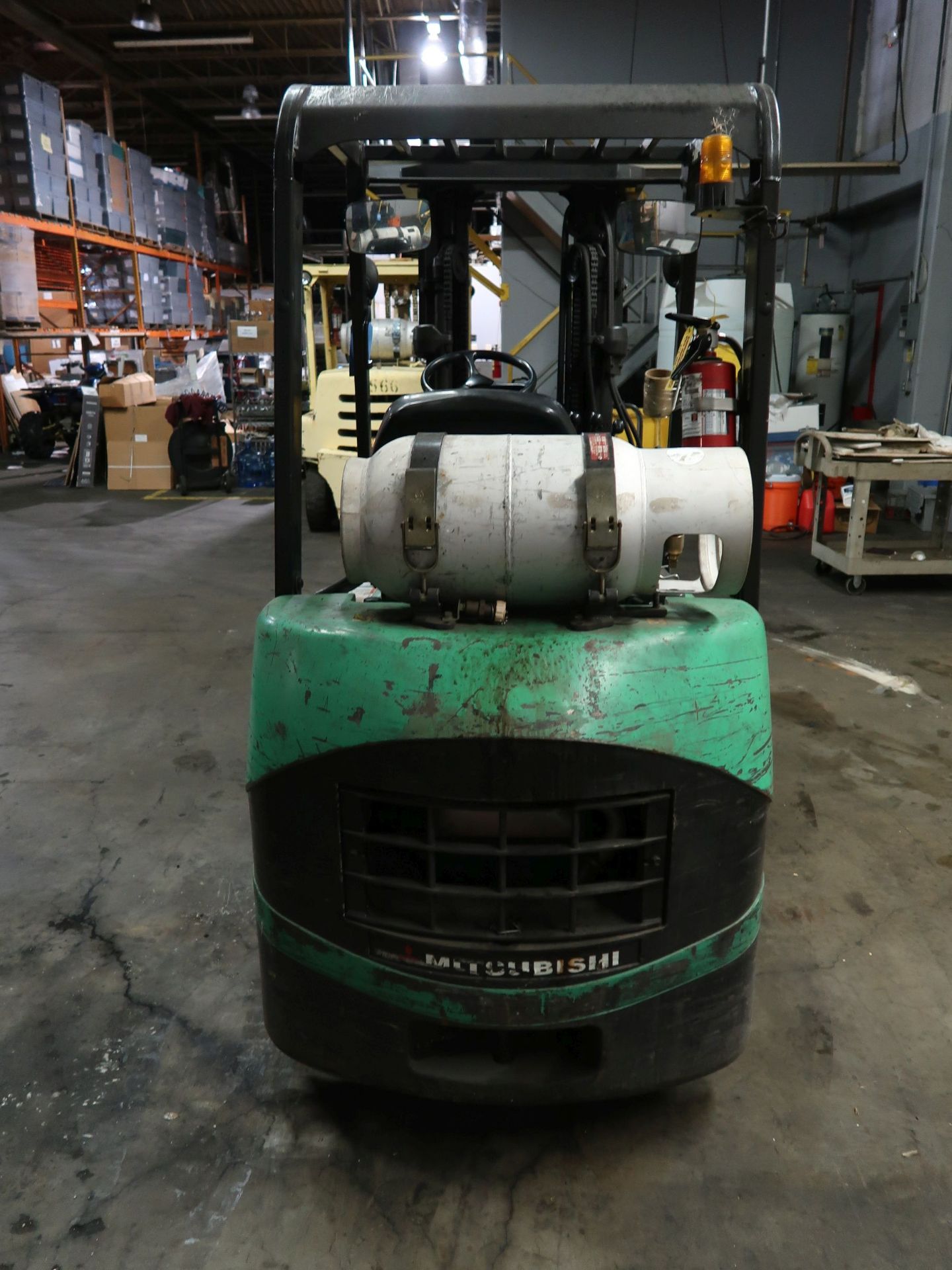 5,000 LB. MITSUBISHI MODEL FGC25K LP GAS SOLID TIRE LIFT TRUCK; S/N AF82090263, 3-STAGE MAST, 81" - Image 6 of 11