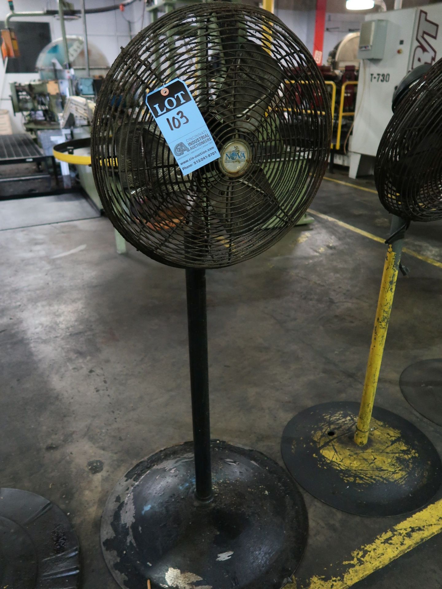 24" DIAMETER PEDESTAL AIR CIRCULATOR