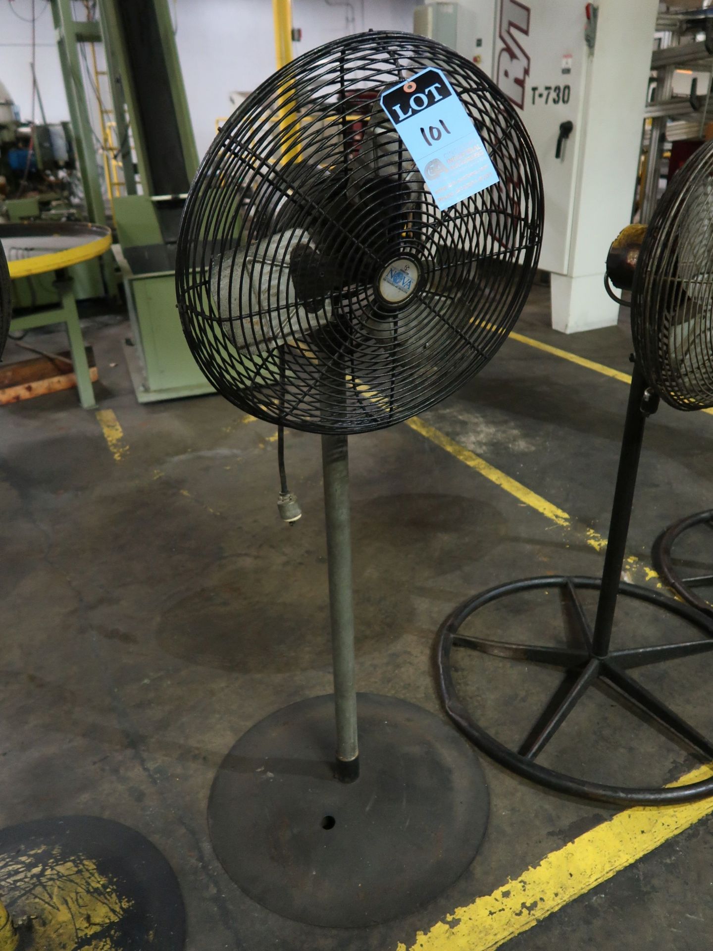 24" DIAMETER PEDESTAL AIR CIRCULATOR