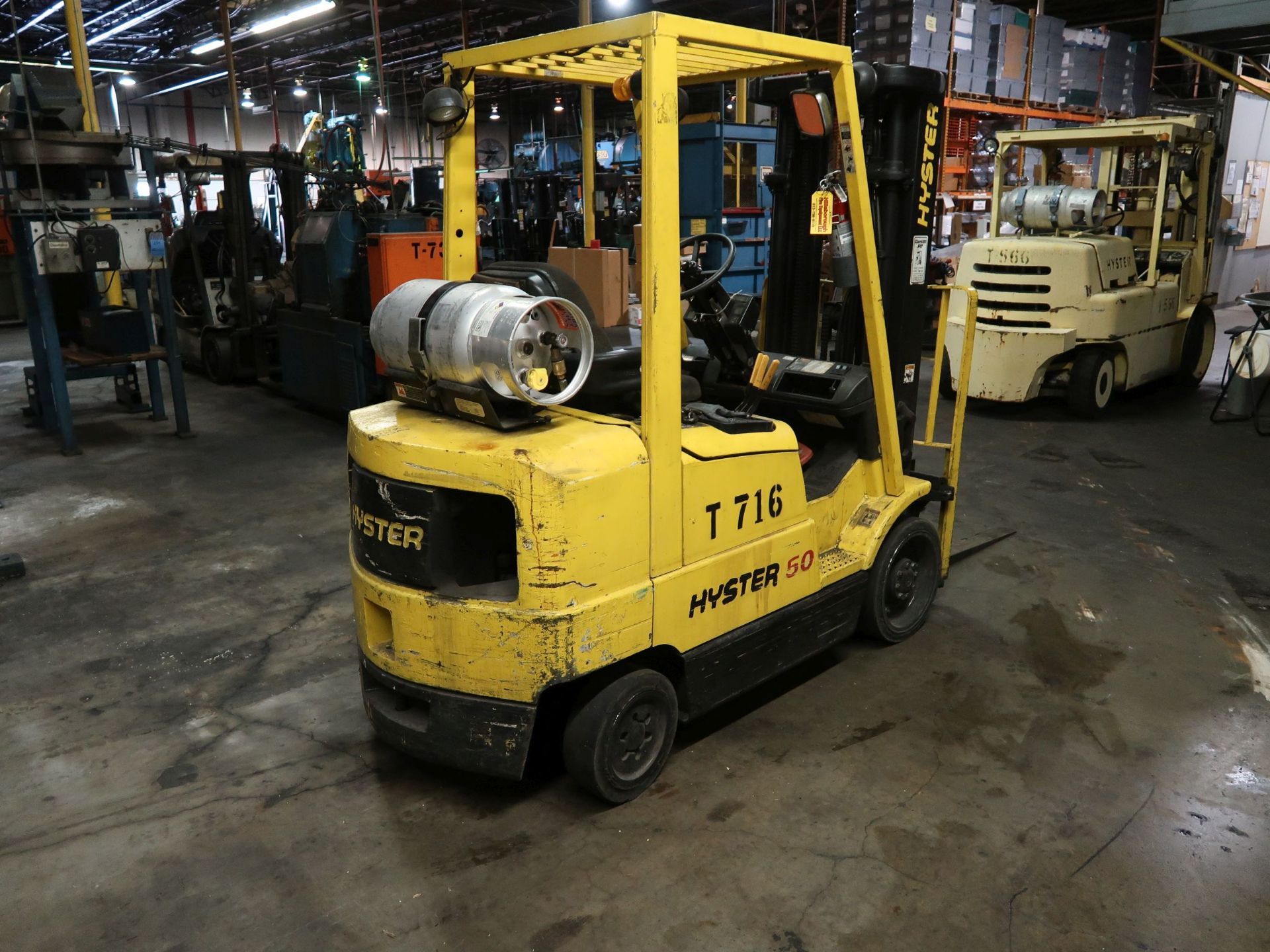 5,000 LB. HYSTER MODEL S50XM LP GAS SOLID TIRE LIFT TRUCK; S/N D187V15809W, 3-STAGE MAST, 81" MAST - Image 5 of 11