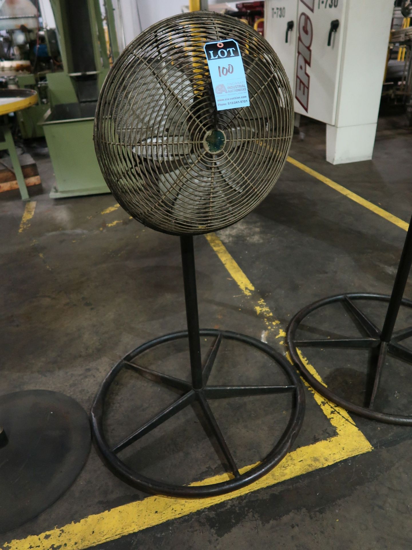 24" DIAMETER PEDESTAL AIR CIRCULATOR