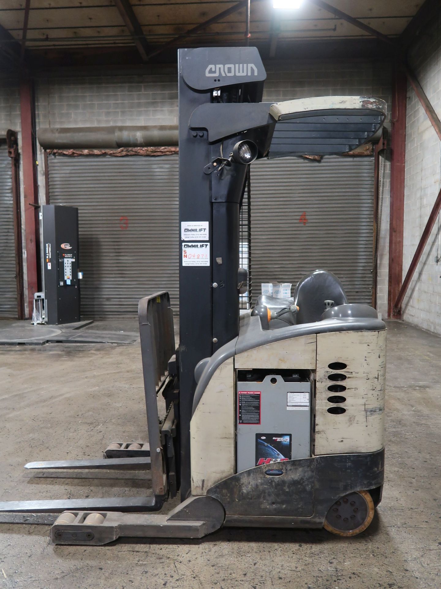 4,500 LB. CROWN MODEL RR5000 ELECTRIC REACH TRUCK; S/N 1A234606, 240" LIFT HEIGHT, 29" REACH, 3, - Image 8 of 15