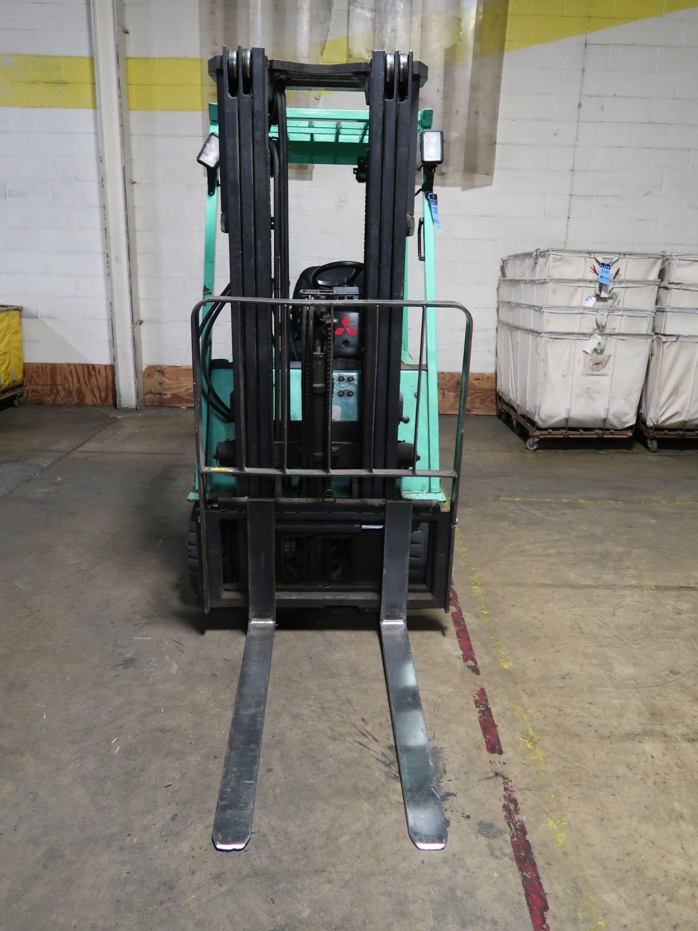 3,000 LB. MITSUBISHI MODEL FB16KT ELECTRIC SIT-DOWN 3-WHEEL LIFT TRUCK; S/N EFB4B00226, 3-STAGE - Image 4 of 15