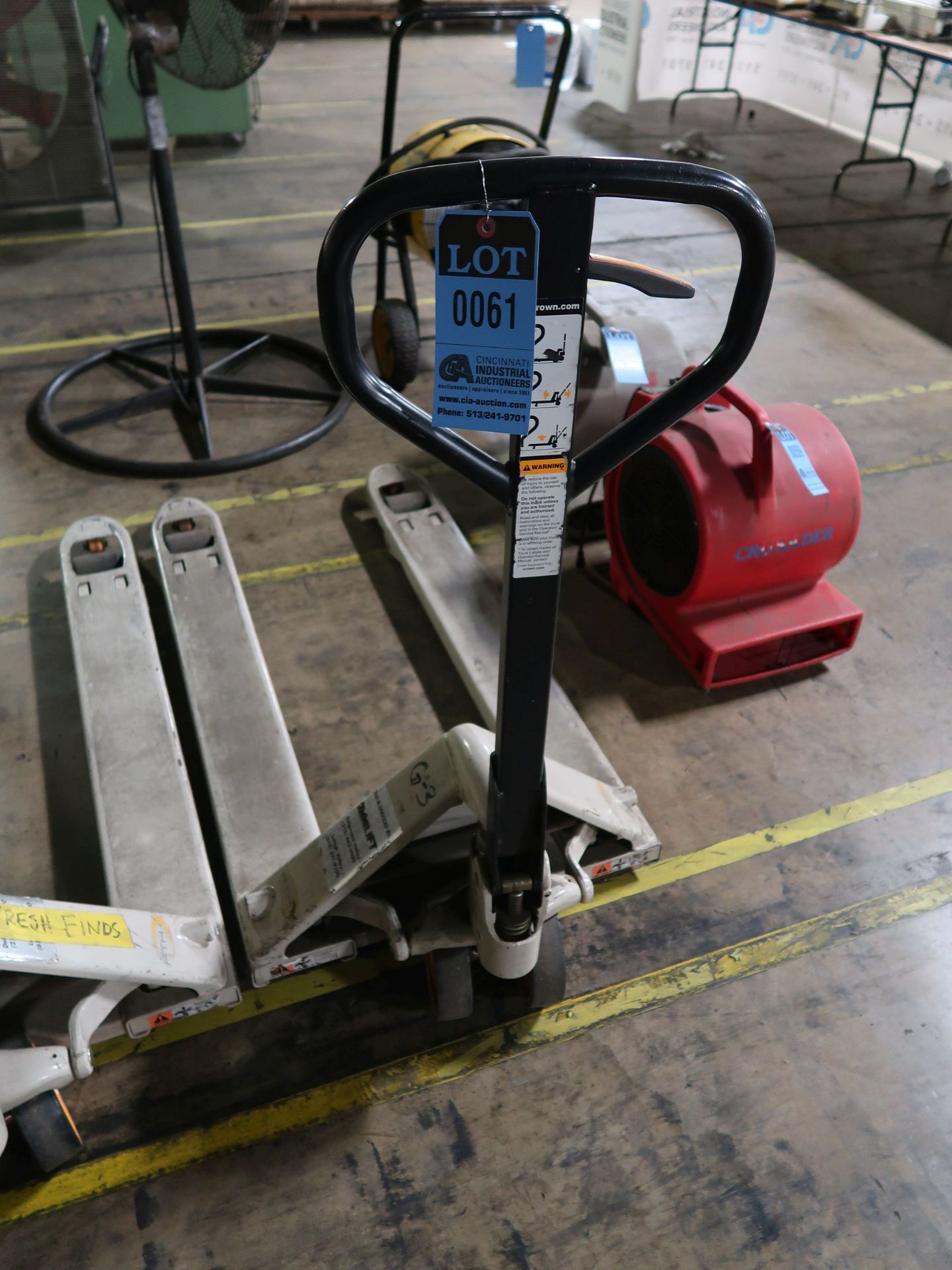 5,500 LB. HYDRAULIC PALLET TRUCK