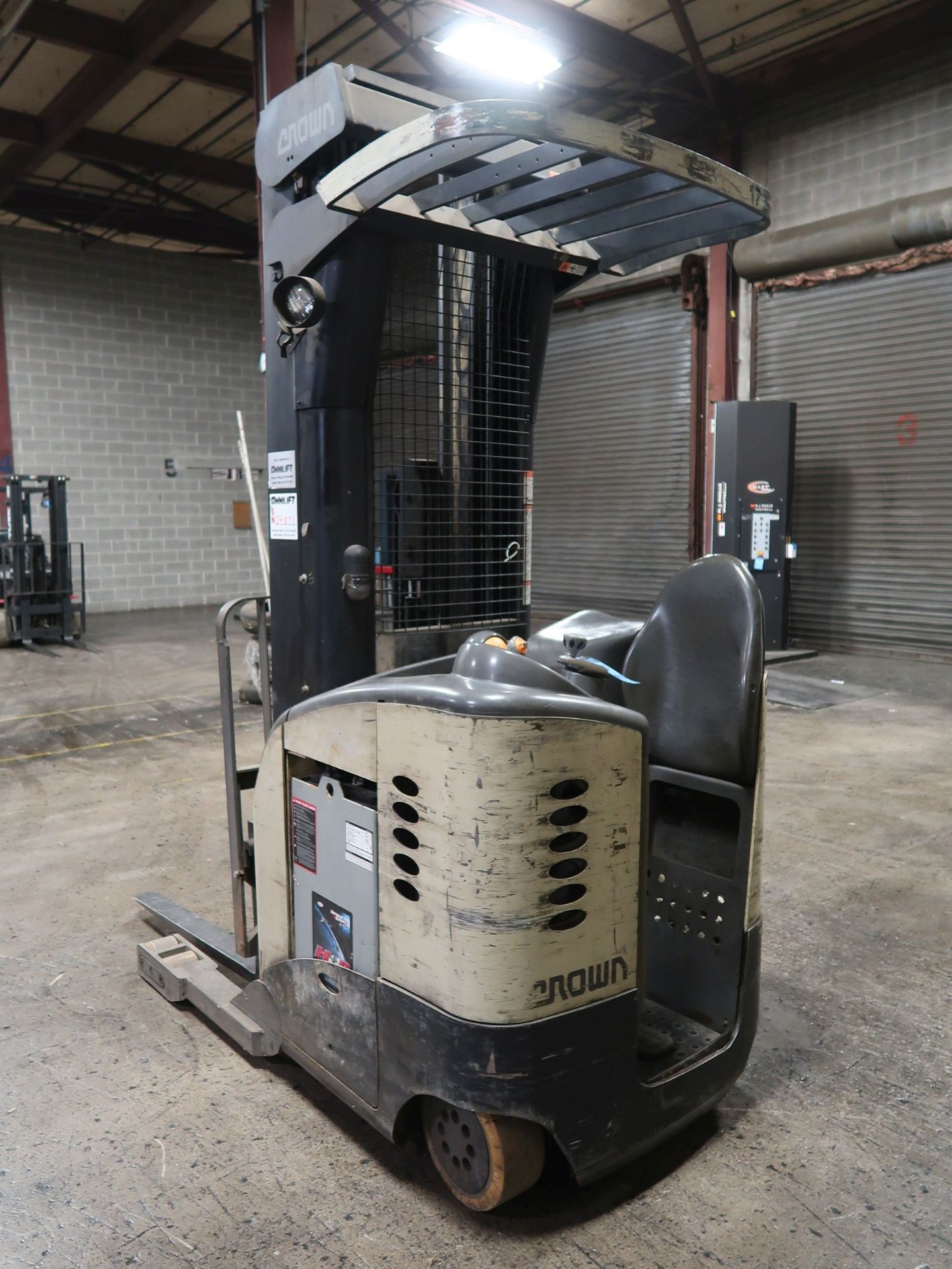 4,500 LB. CROWN MODEL RR5000 ELECTRIC REACH TRUCK; S/N 1A234606, 240" LIFT HEIGHT, 29" REACH, 3, - Image 7 of 15