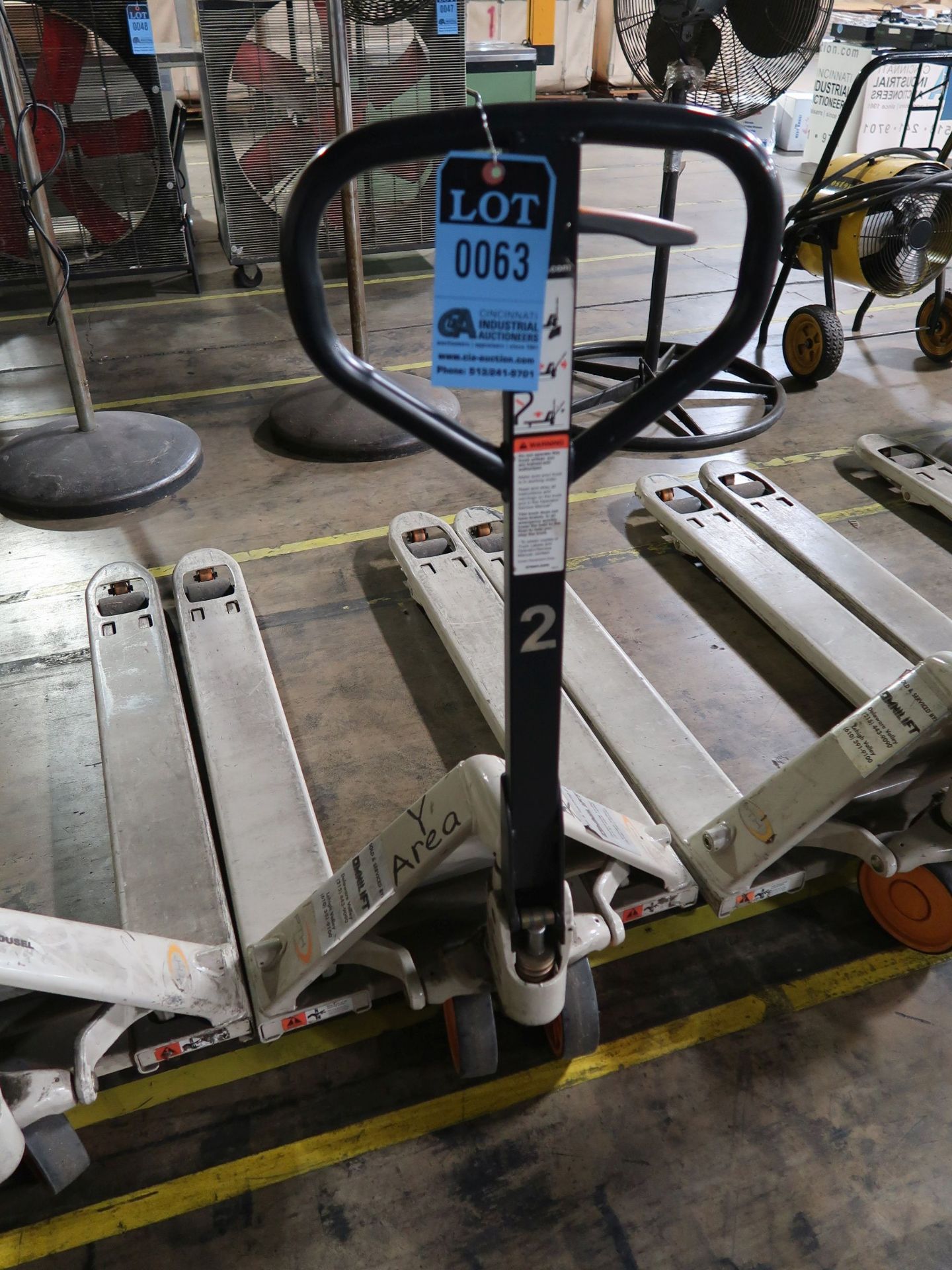 5,500 LB. HYDRAULIC PALLET TRUCK