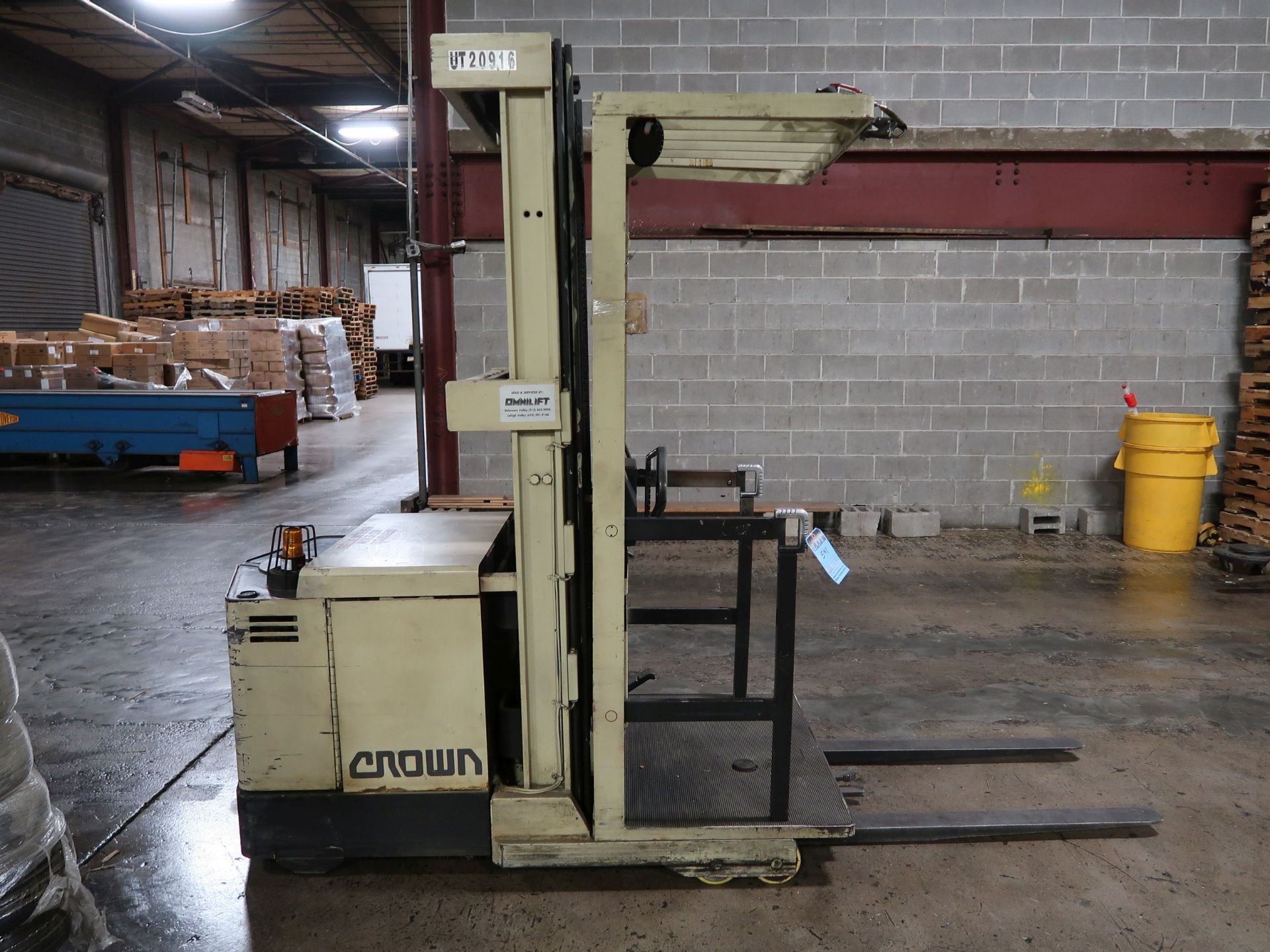 3,000 LB. CROWN MODEL SP36 ELECTRIC ORDER PICKER; S/N 1A232048, 210" LIFT HEIGHT, 7,265 HOURS, W/ - Image 7 of 10